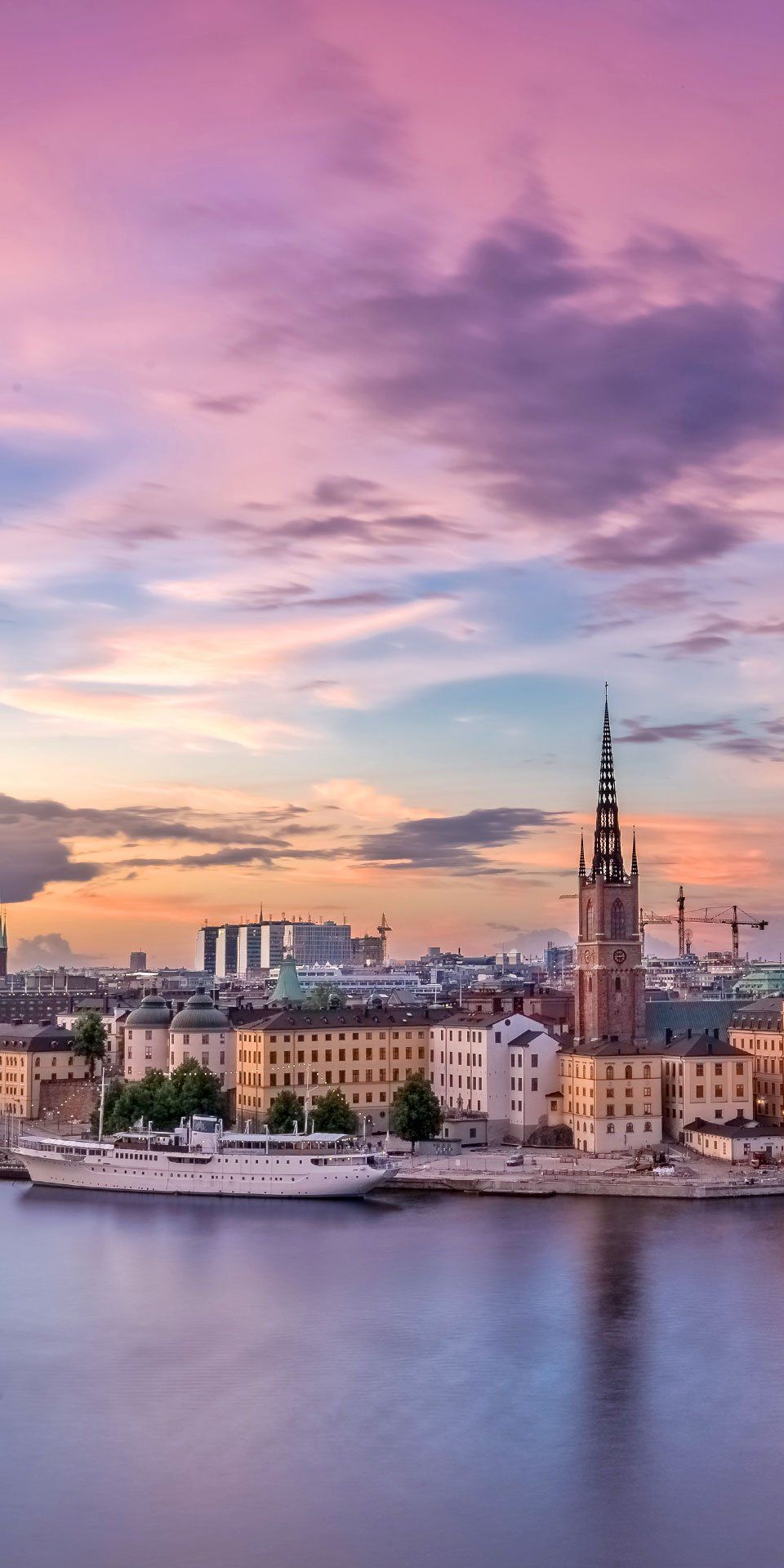 960x1920   Стокгольм Швеция | Просмотрите небольшие магазинчики и художественные галереи, расположенные вдоль узких улочек Стокгольма, или прогуляйтесь по… | Royal Caribbean Cuba travel 