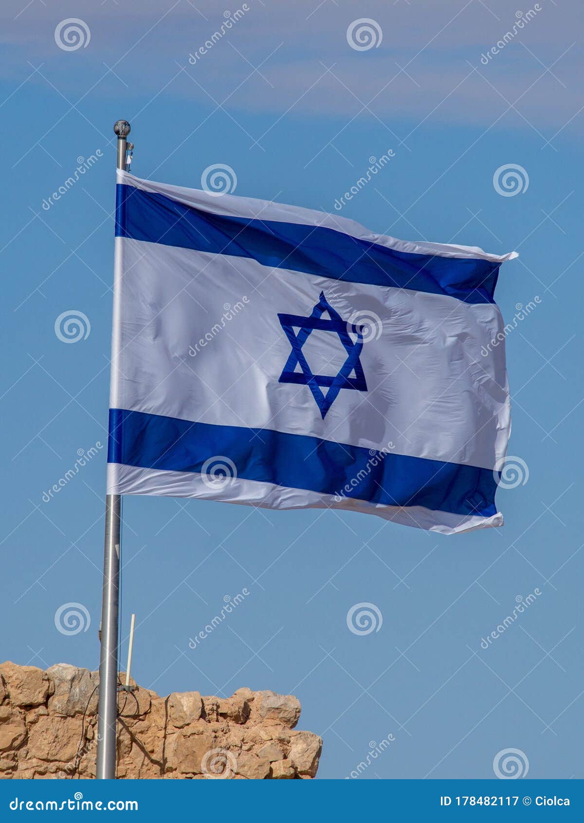 1200x1690  Еврейский флаг на вершине крепости Масада Стоковой Изображение - Образ холма, древний: 178482117