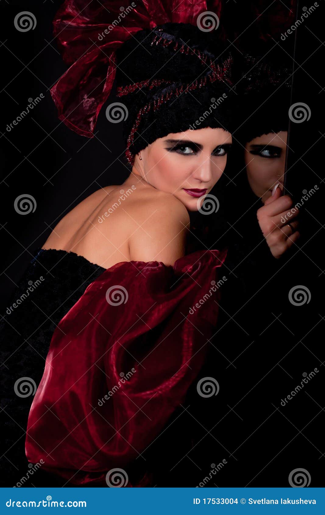 1067x1690  Роковая женщина. Разделенная личность Стоковое фото - изображение личности, вечер: 17533004