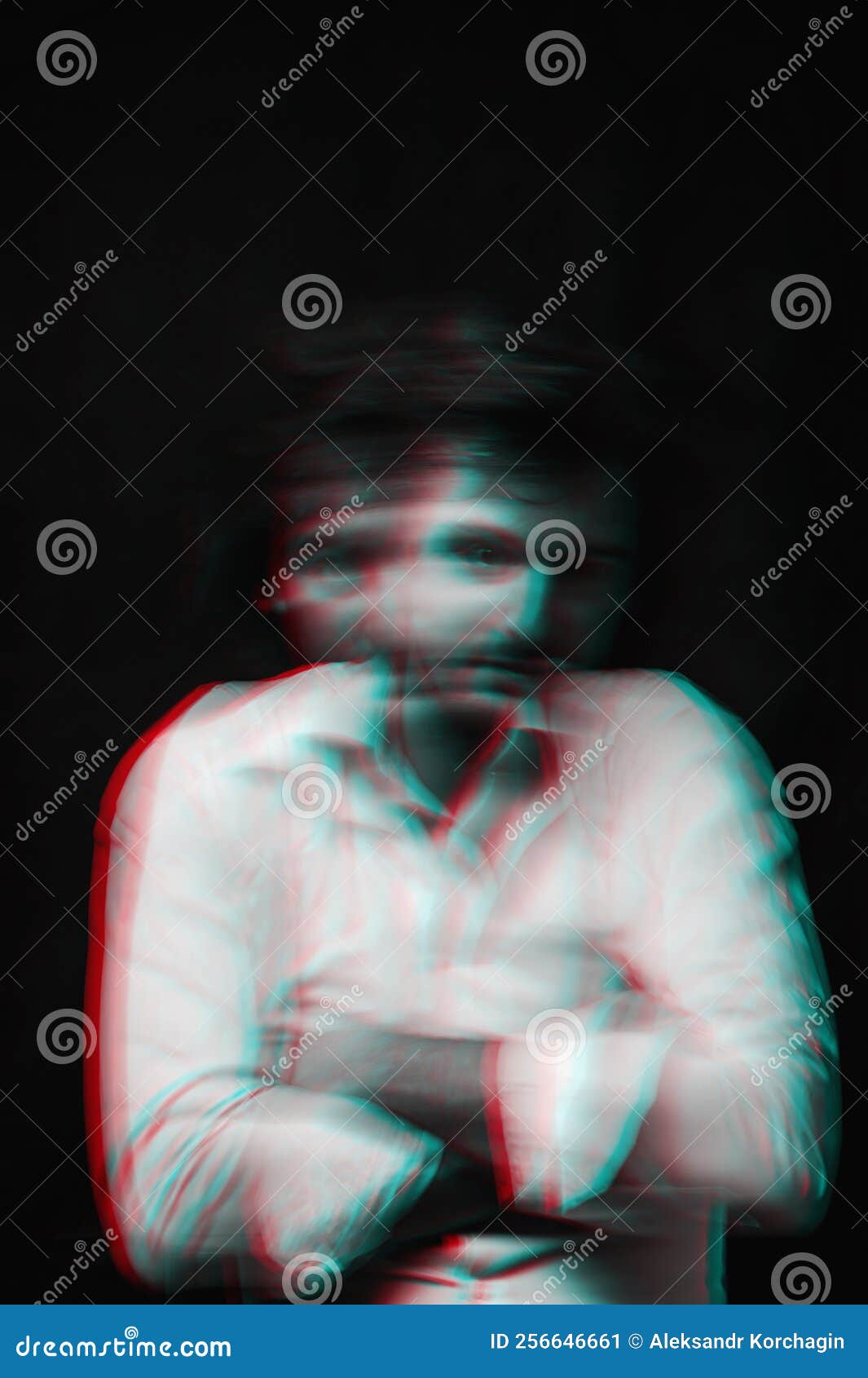 1065x1690  Абстрактная размытая портрет шизофреника с психическими расстройствами и биполярным расщеплением личности.