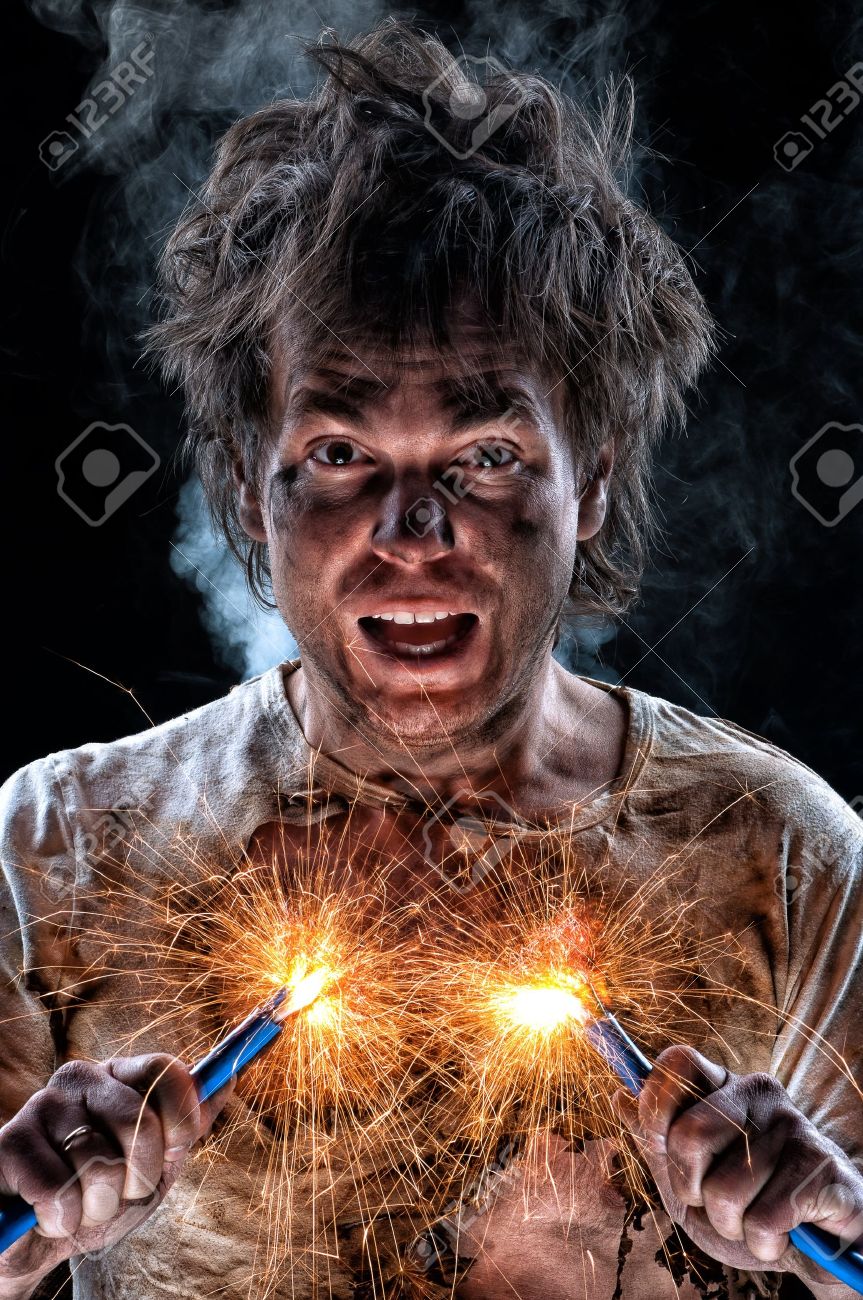 863x1300  Портрет Crazy Electrician на черном фоне Stock Photo, Picture и Free Lovelty. Изображение 13103511.