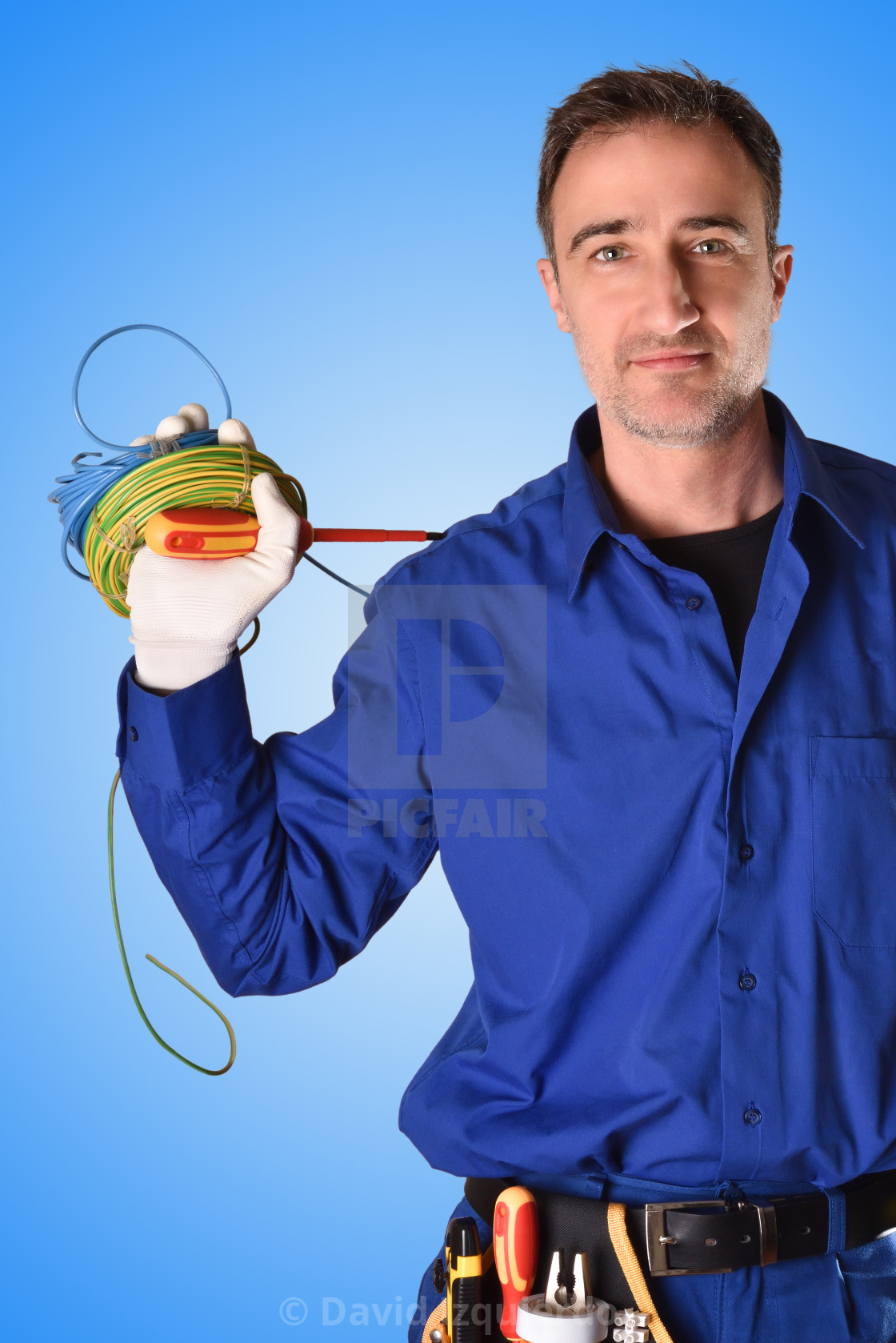 1120x1678  Фоновый электрик в форме с инструментами и электрическим оборудованием Вертикальная - лицензия, загрузка или распечатка за 8,68 фунтов стерлингов | Фотографии | Picfair