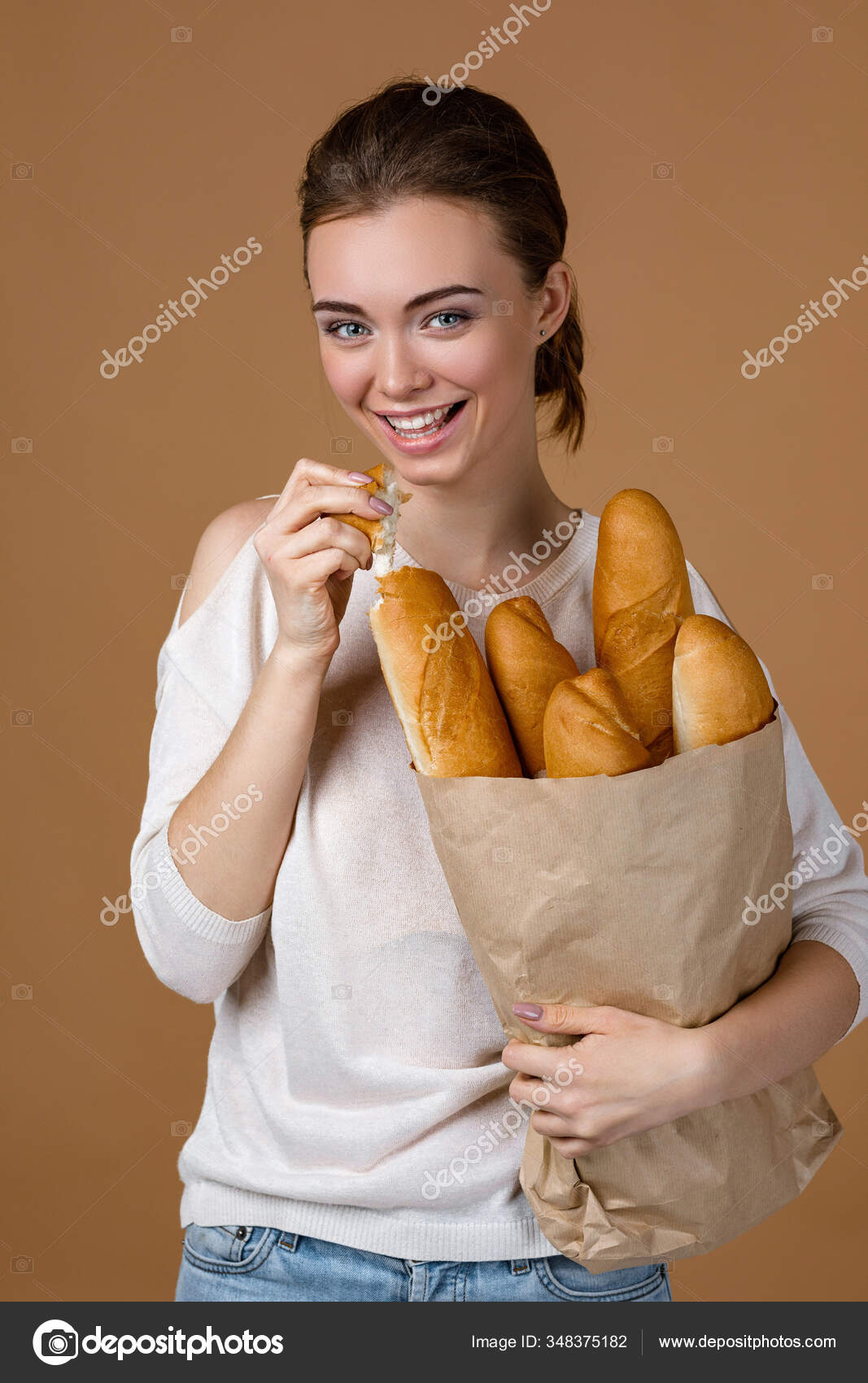 1067x1700  Молодая женщина с хлебом stock photo © erstudio 348375182