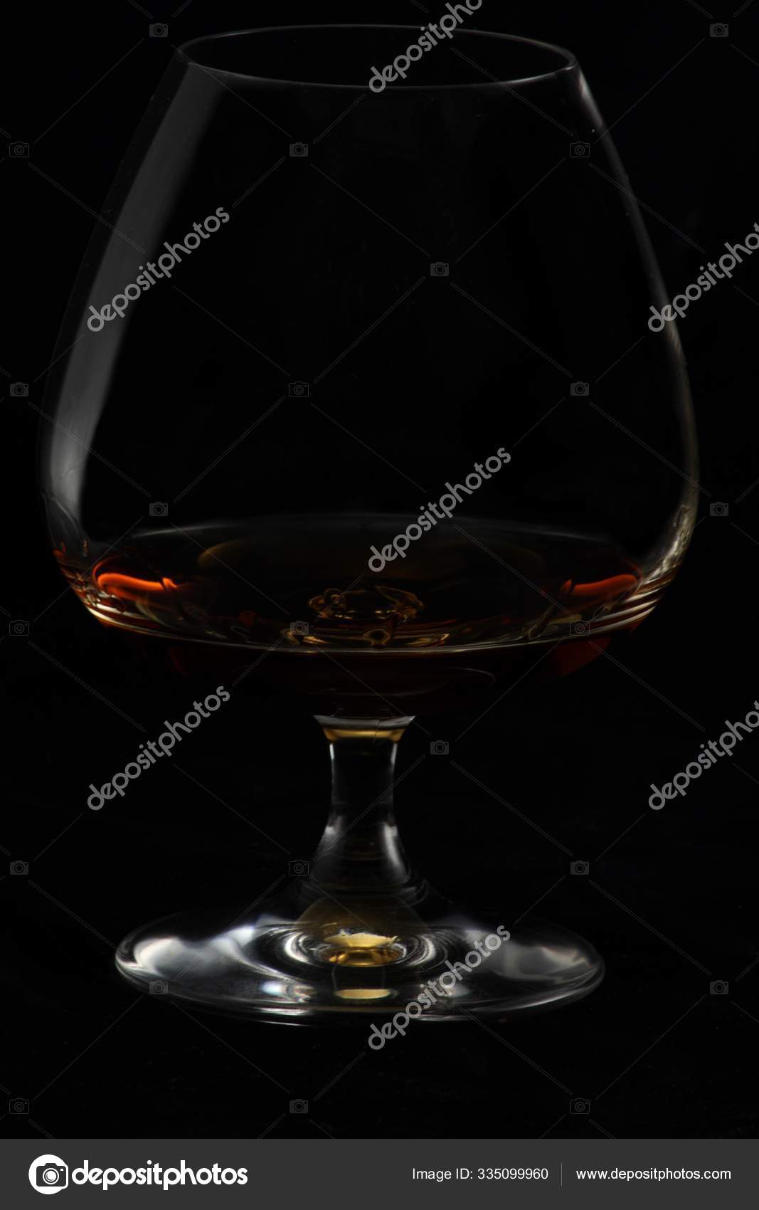 1067x1700  Коньяк стеклянный ледяной фон Stock Photo by © Panthermediaseller 335099960