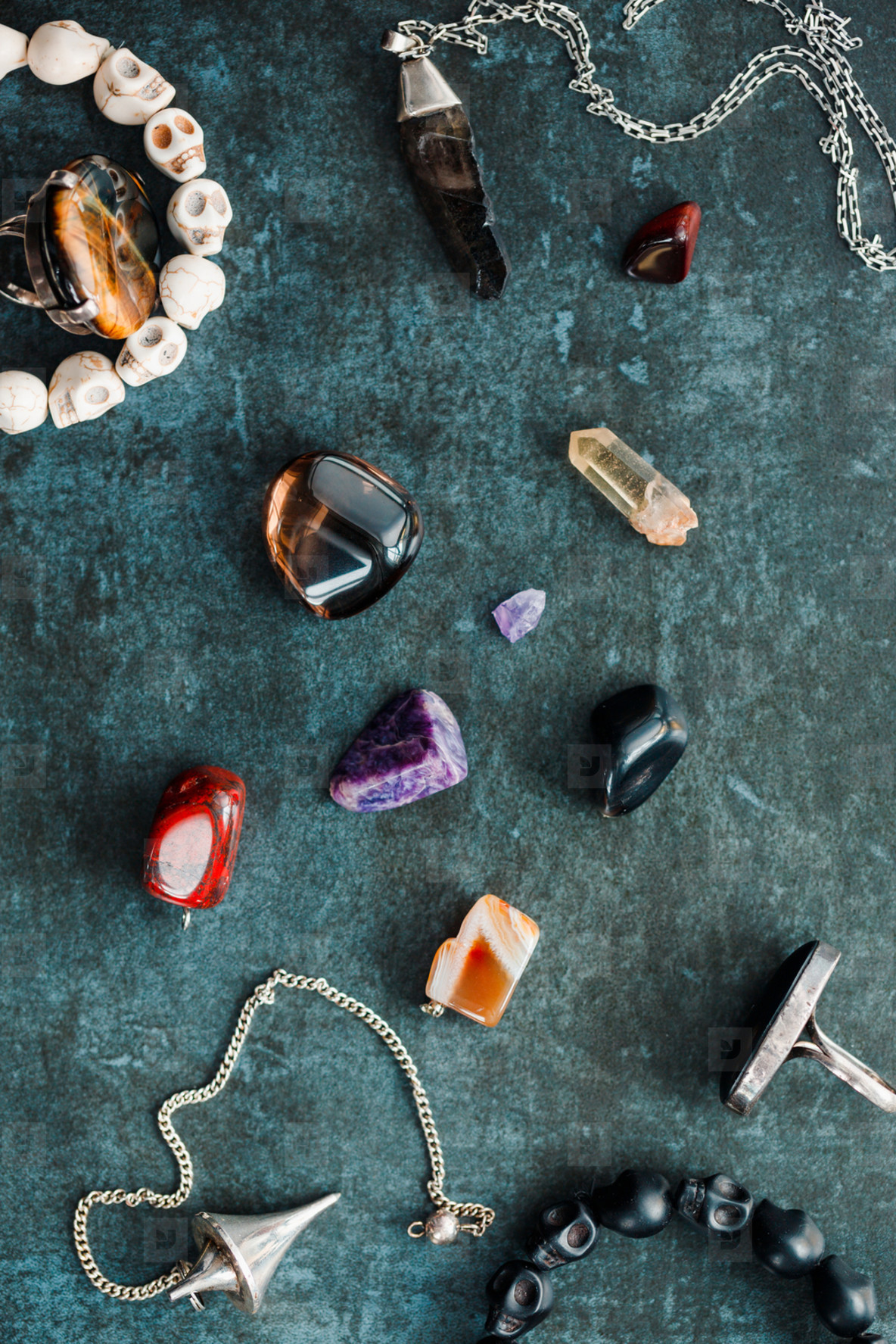 1184x1775  Волшебная плоская плоская. Различные драгоценные и полудрагоценные камни на синем фоне для колдовства Stock Photo (201583) - Yourworkforthem