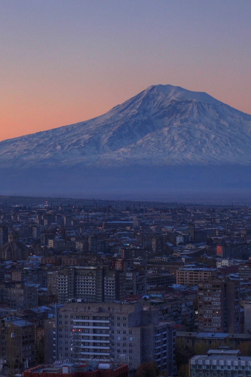 800x1200  Скачать обои 800x1200 Армения, Ереван, город, гора, ландшафт, дома, арарат iPhone 4s/4 для Parallax HD фоновой