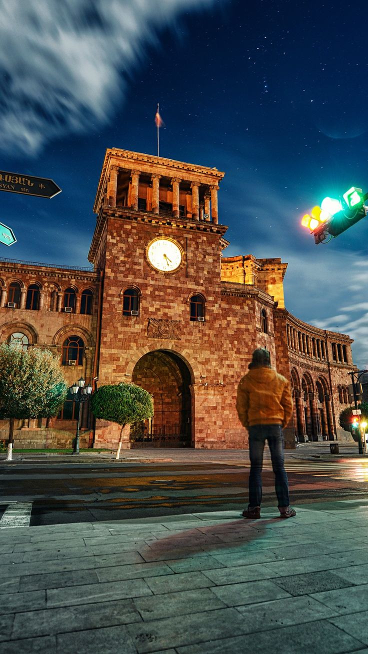 736x1308  Ереван, Армения