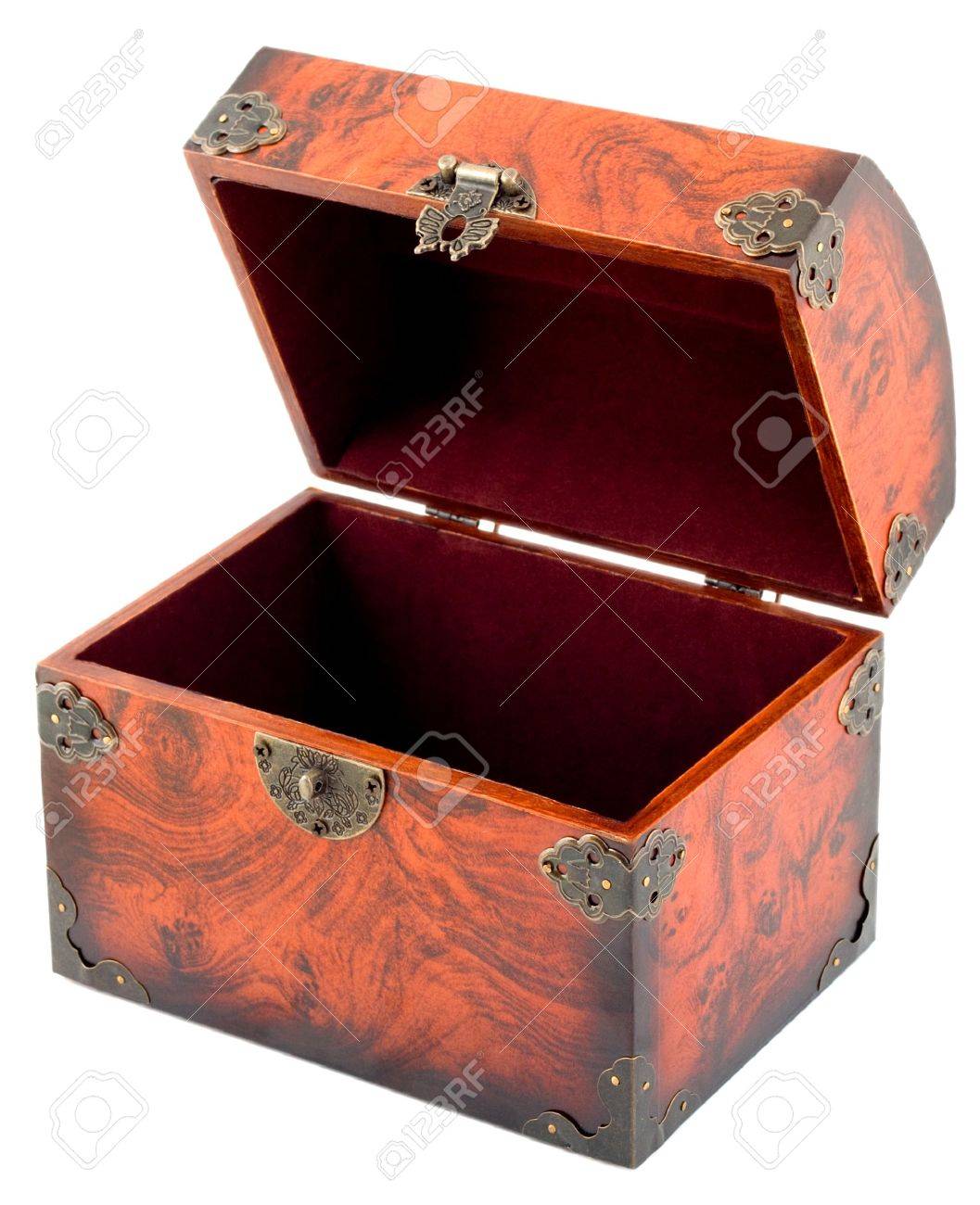 1057x1300  Сундук с сокровищами пустые открытые изолированные на белом фоне Stock Photo, Picture и Freelcity Image. Изображение 5187227.