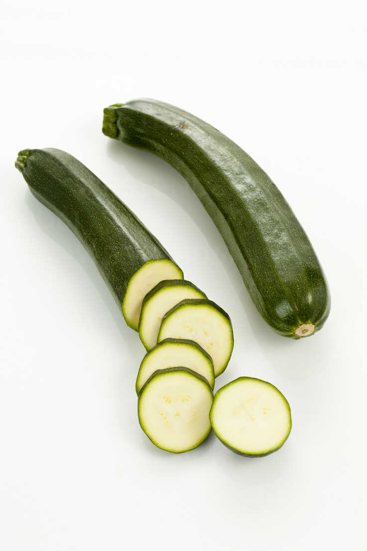 737x1106  Цуккини на белом фоне, крупный план Stock Photo
