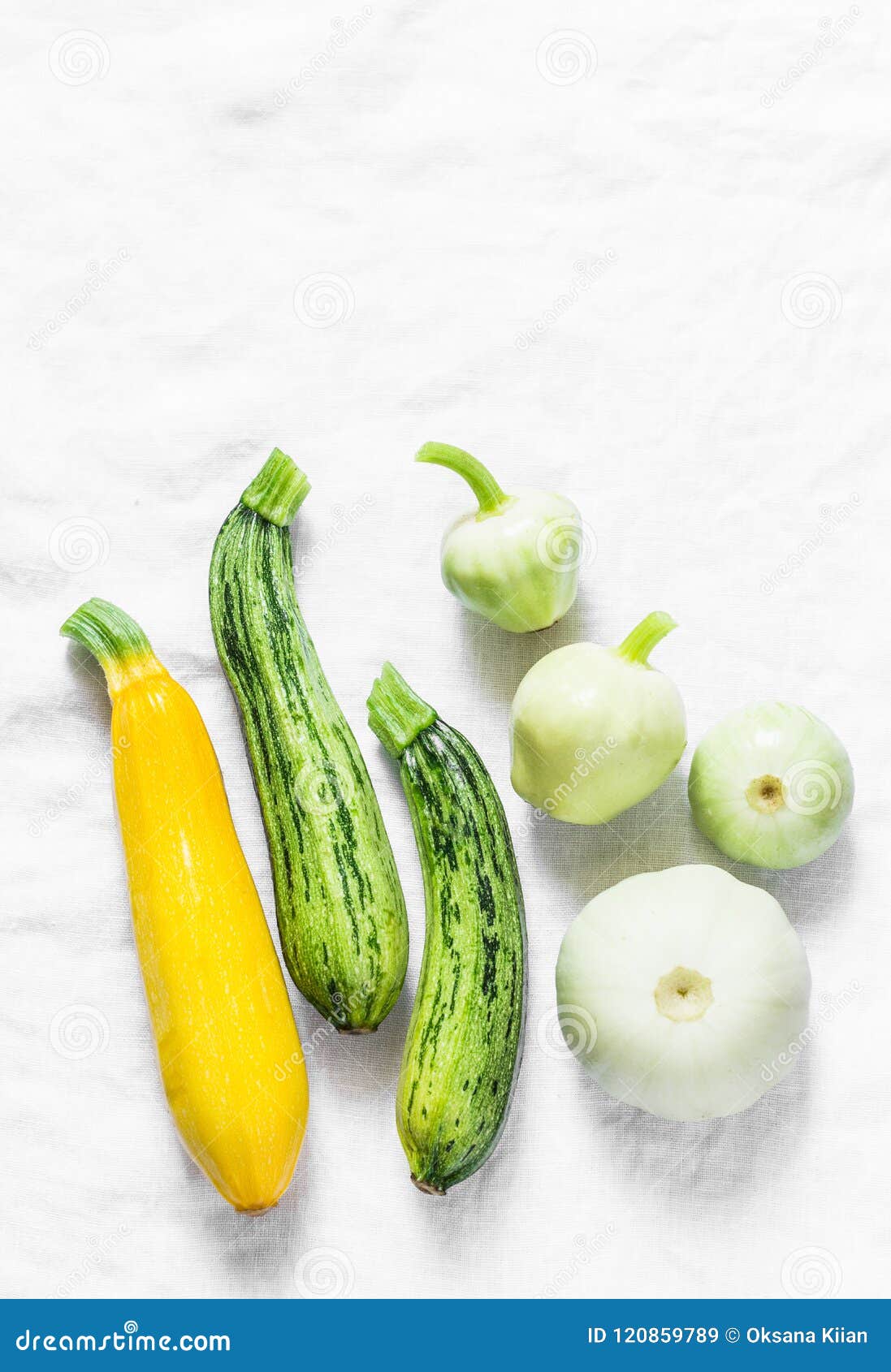 1097x1690  Разнообразие цуккини, сквош на легком фоне, вид на топ. Концепция вегетарианской пищи пищи Stock Image - Изображение фона, здоровое: 120859789
