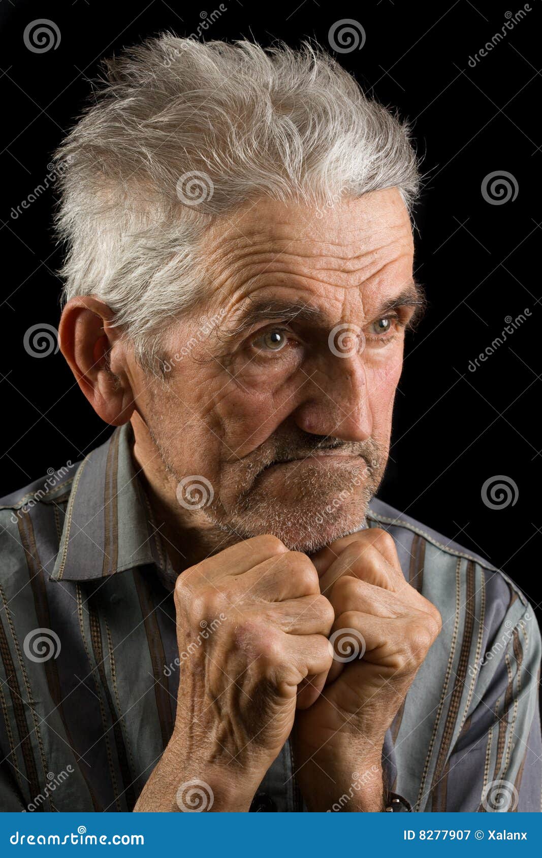 1067x1690  Старик на черном фоне изображение - изображение зрелого, мужчина: 8277907