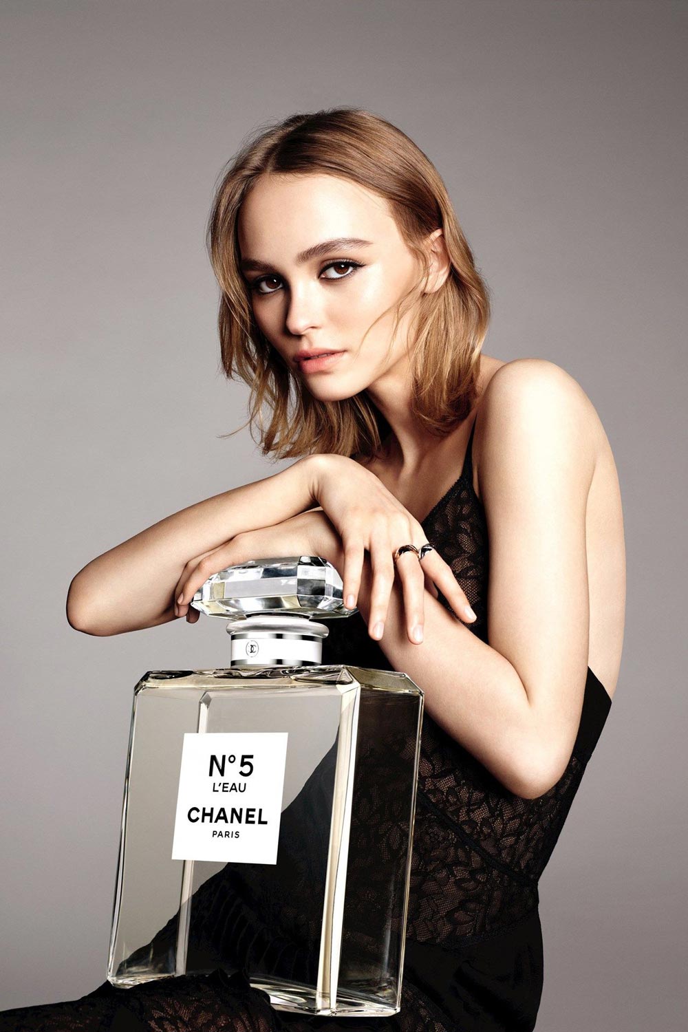 1000x1500  Chanel n ° 5 l'eau \ u0026 Lily-Rose depp, второе поколение заняло владение!