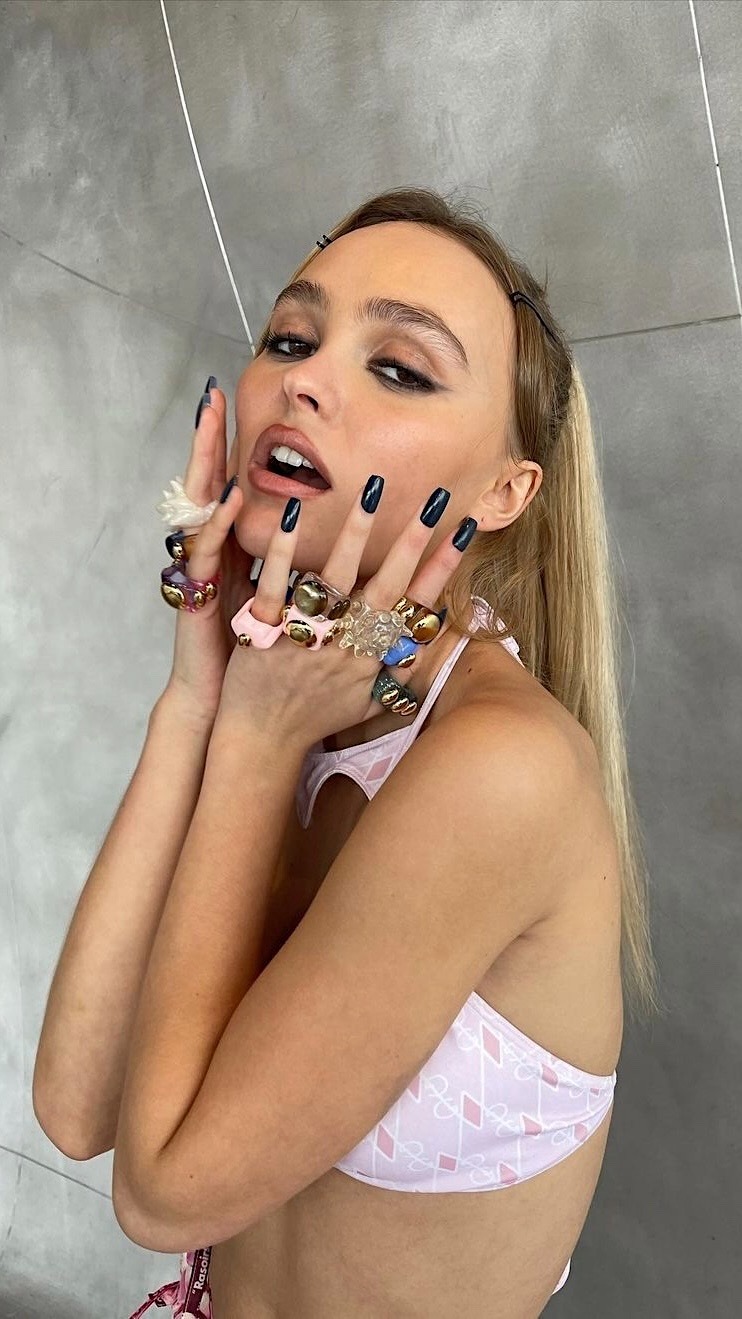 742x1319  Fckwallpapers