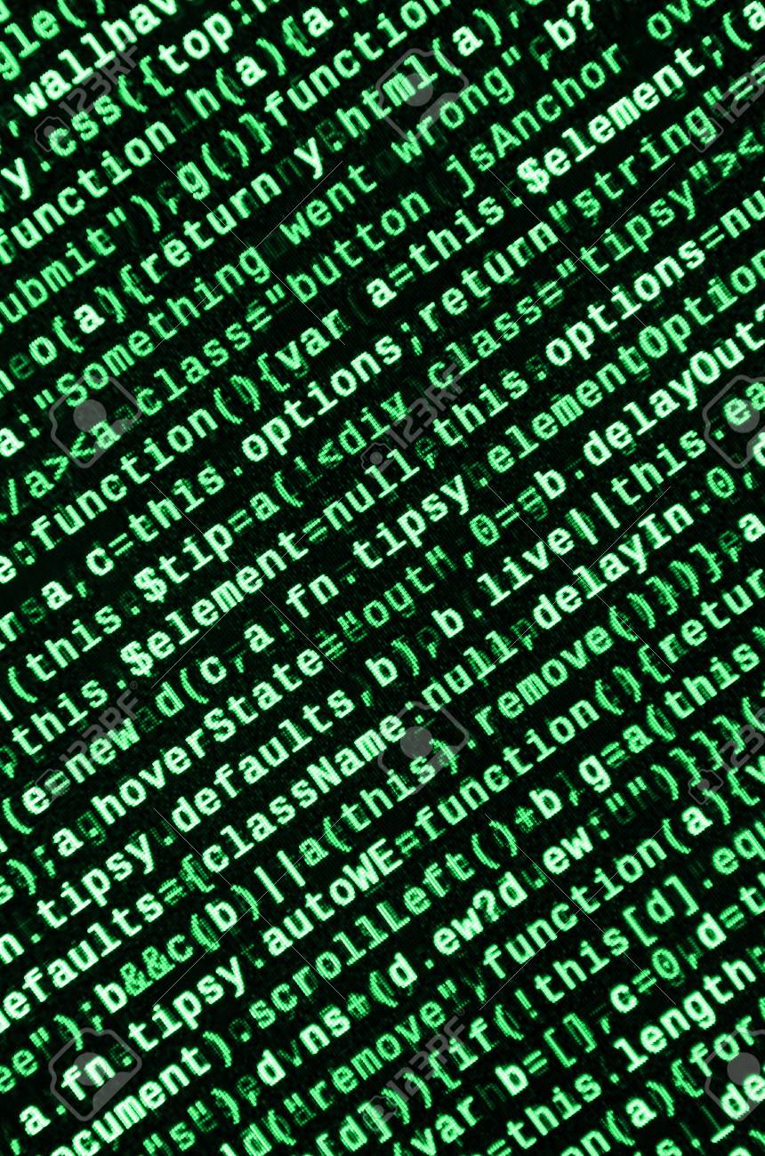 860x1300  Большие данные и интернет вещей тенденции. ИТ -специалист на рабочем месте. Веб -сайт HTML -код на фотографиях в крупном плане для ноутбука. Хранение больших данных и представление облачных вычислений Стоковое фото, картин