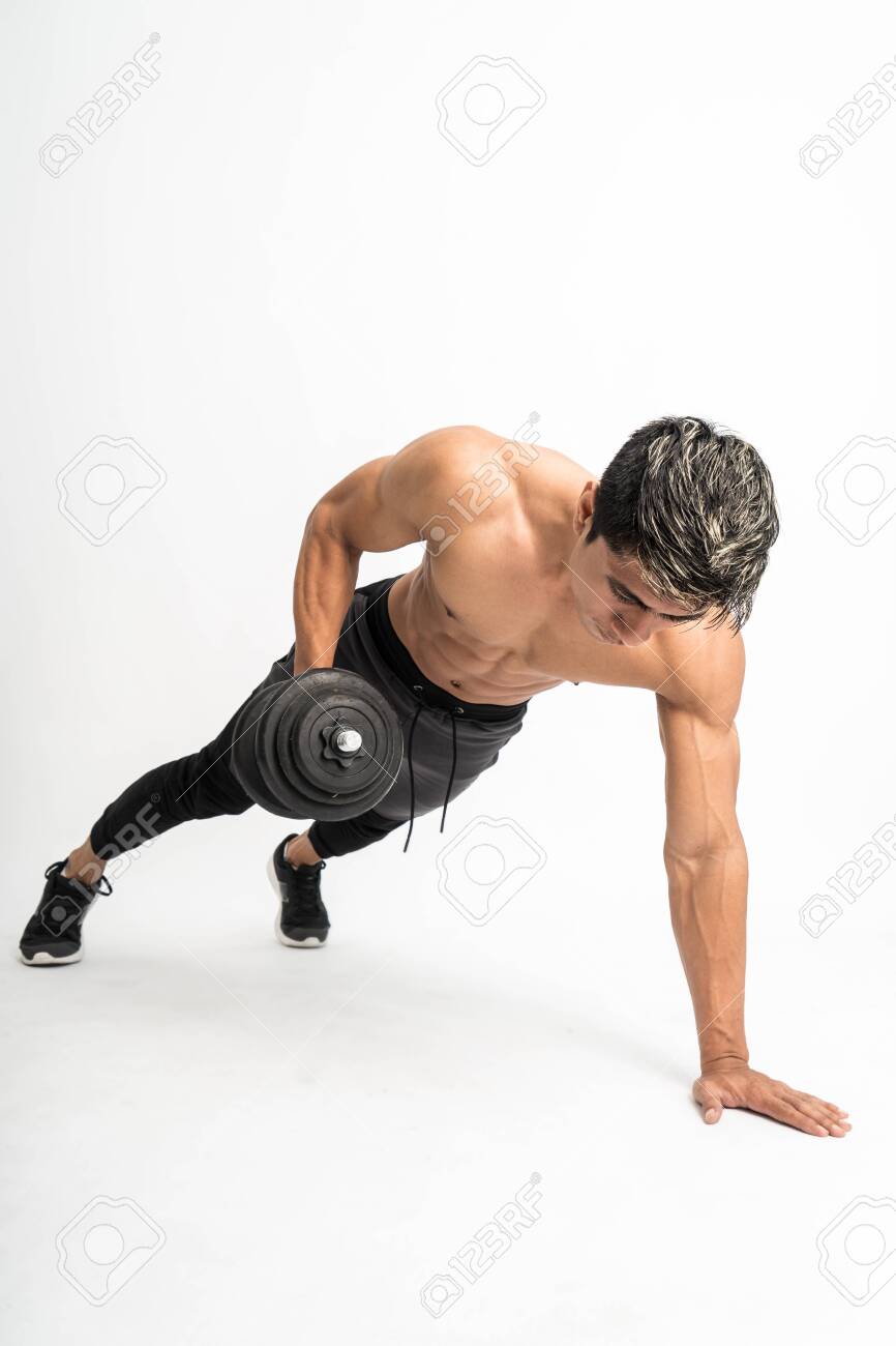 866x1300  Muscle Man без одежды выталкивает упражнения с гантелями в одной руке Стоковое фото, изображение и изображение без роялти. Изображение 152723437.