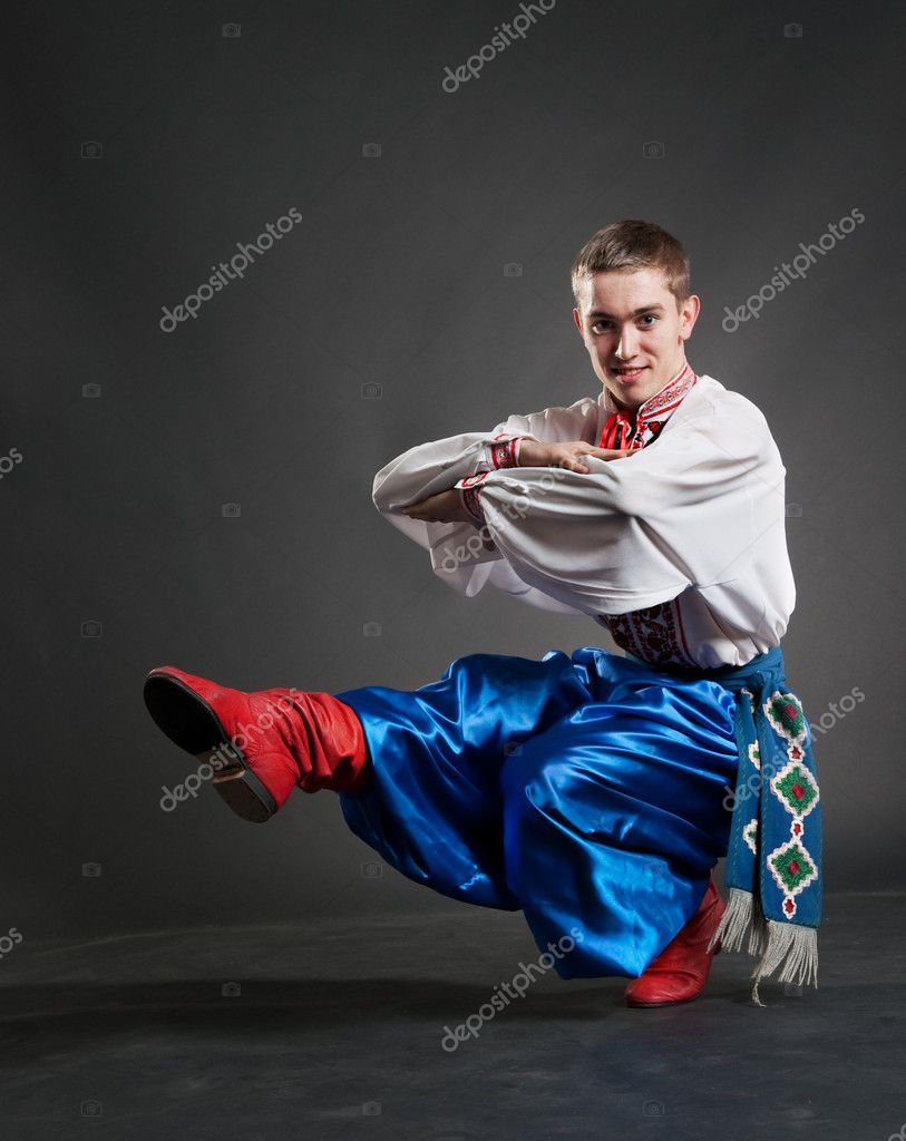 813x1024  Молодой танцы казаки Стоковое фото от © Konstantynov 5182483