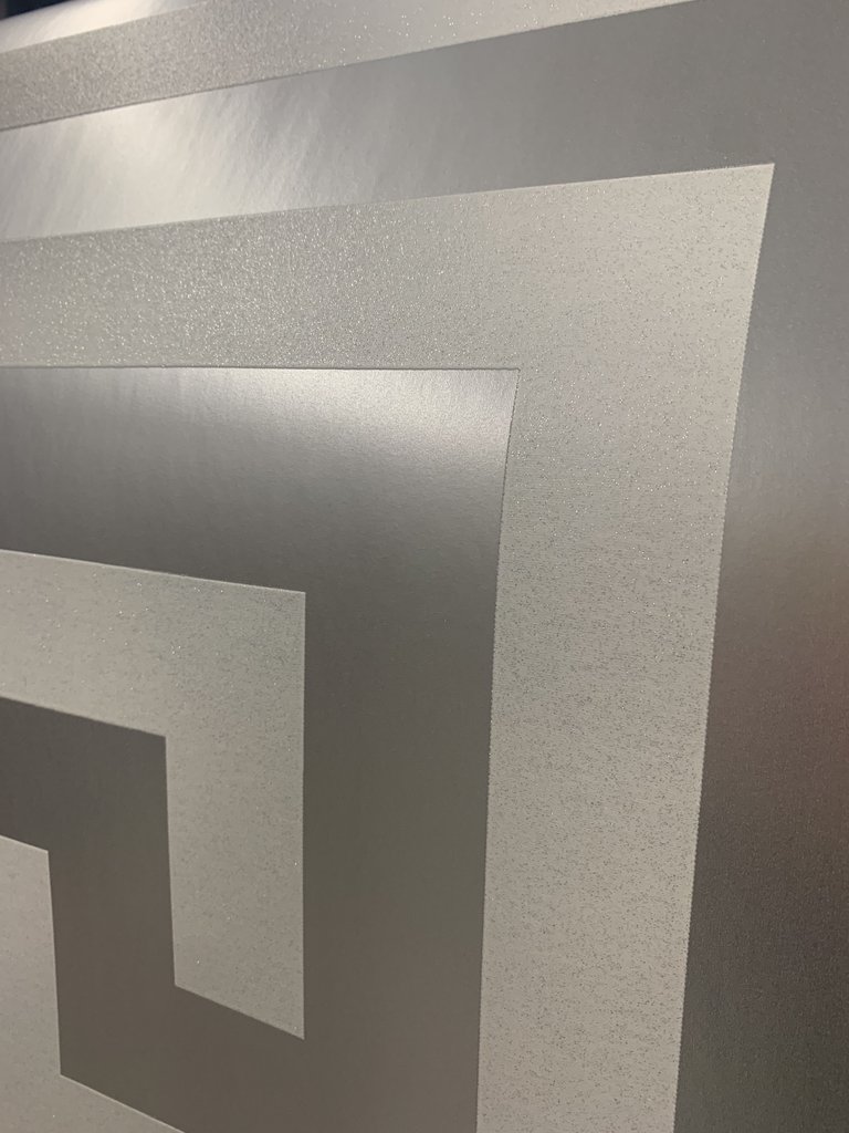 768x1024  Афина греческий ключ серое белое серебро 4011 | Продажи обоев