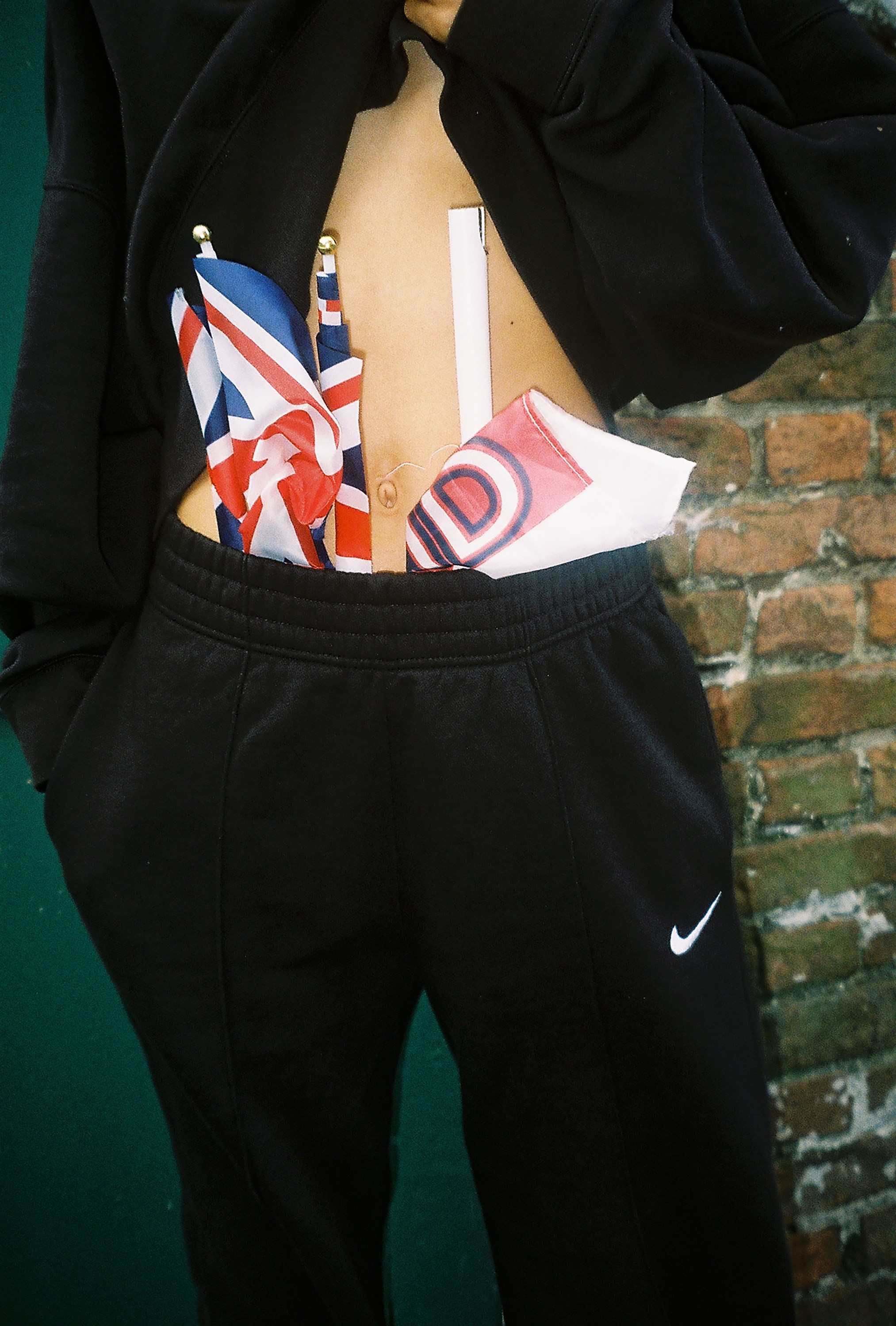 2026x3000  Лондонский художник Рене Матич подрывает белую культуру скинхеда | Ошеломленный