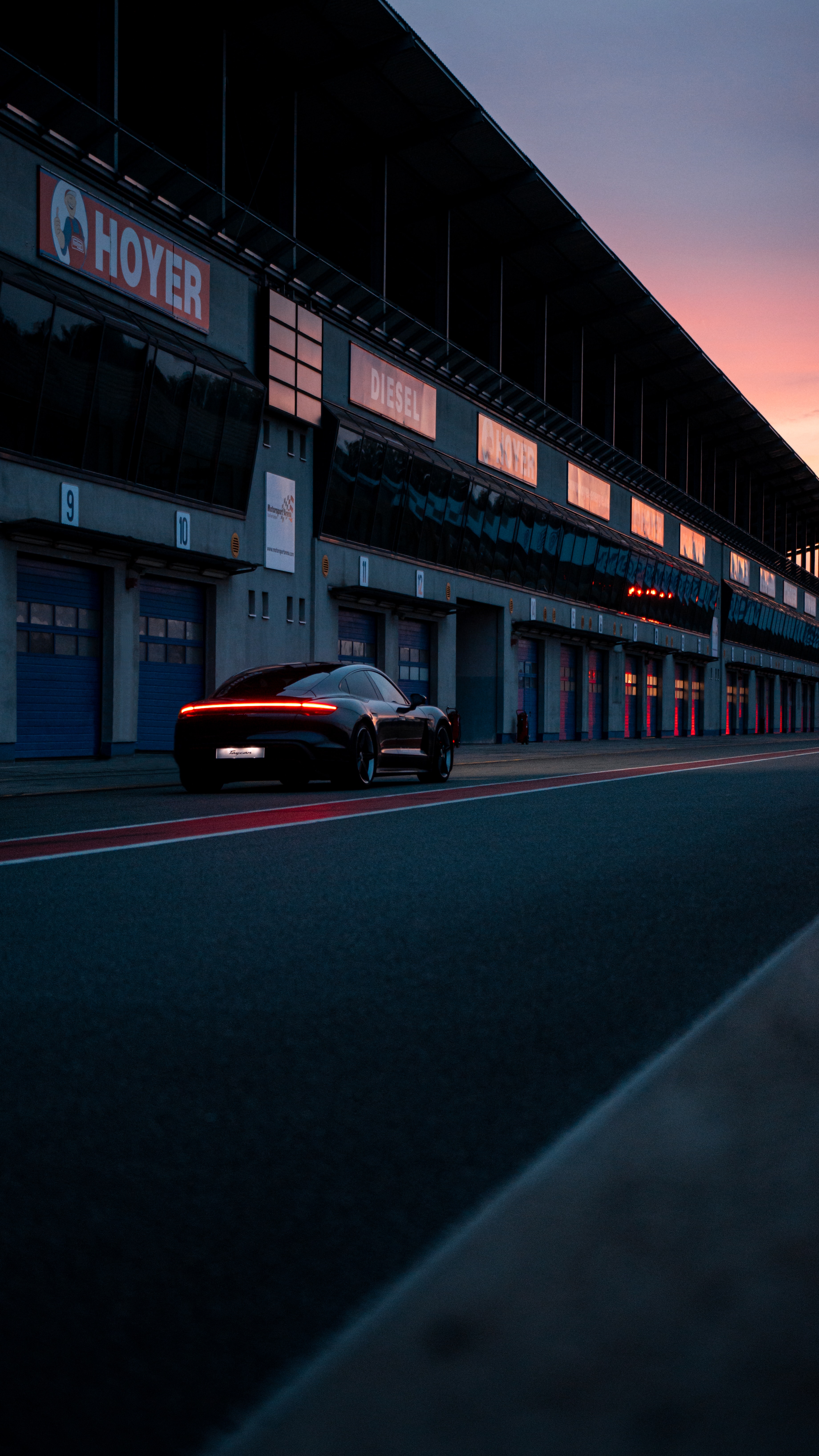 3681x6543  100+ гоночных треков картин [HD] | Скачать бесплатные изображения на Unsplash