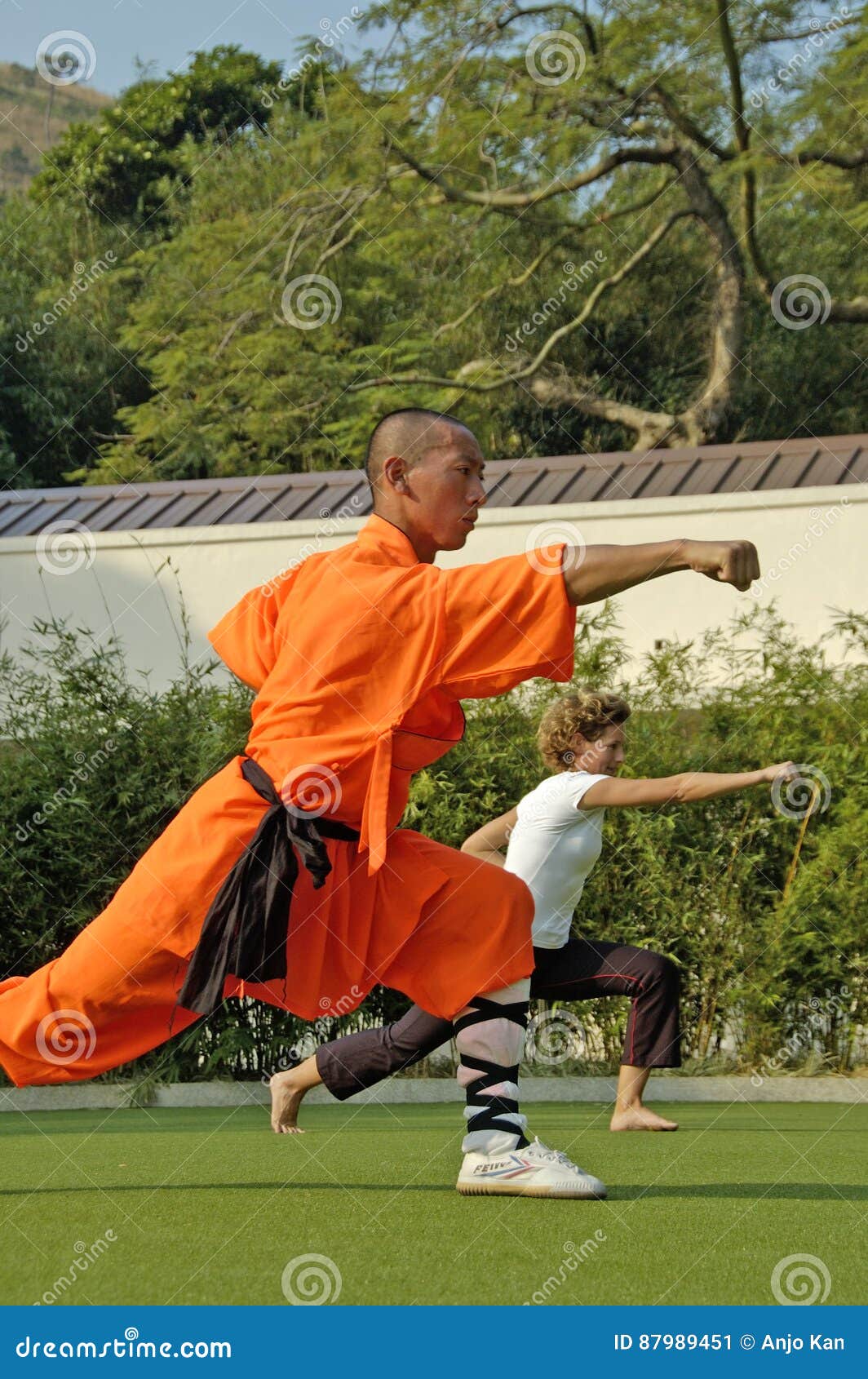 1064x1690  Кунг -фу практика, известный китайский вид спорта. Редакционная фотография - изображение занятости, жизнь: 87989451