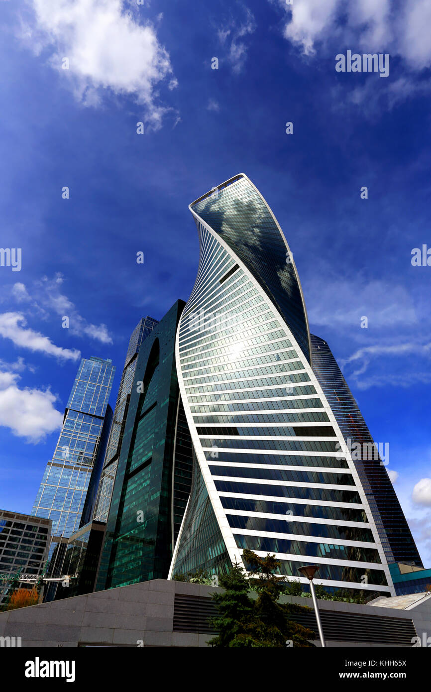 866x1390  Новые огромные высокотехнологичные здания на фоне синего неба Stock Photo - Alamy