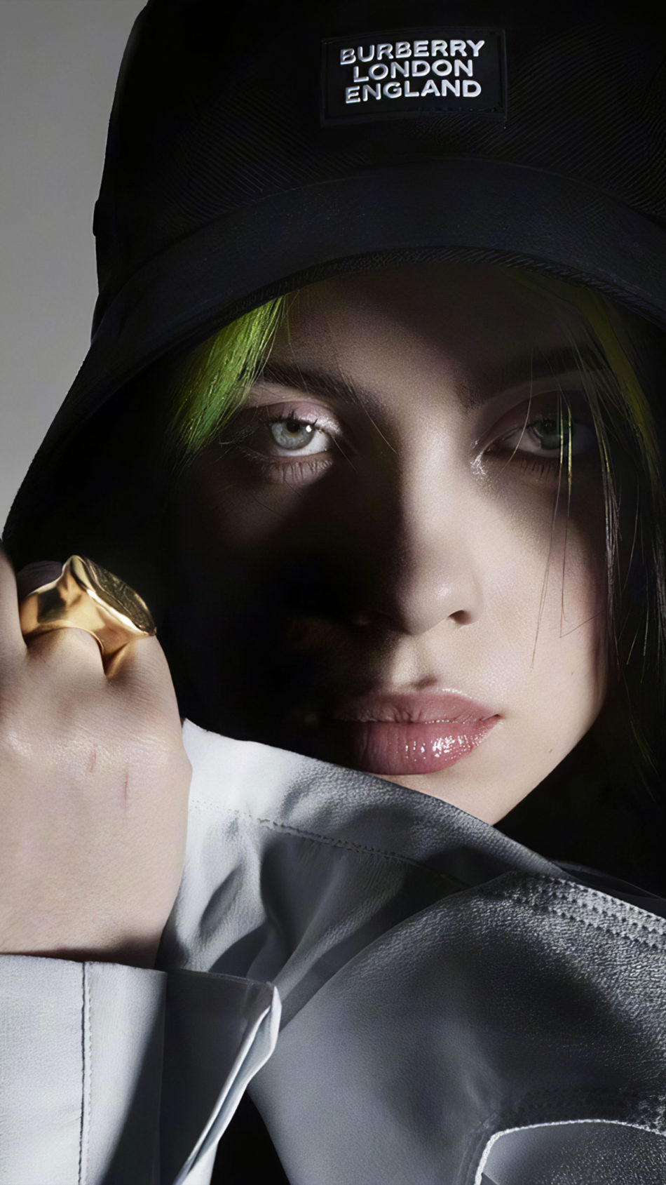 950x1689  Billie Eilish Black Cap 4k Ultra HD Мобильные обои