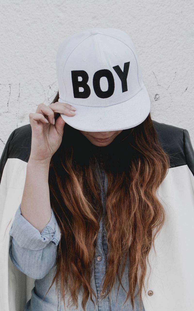 800x1280  Скачать обои 800x1280 Girl, Cap, надпись, хипстер, стиль Samsung Galaxy Note GT-N7000, Meizu MX2 HD фоновая