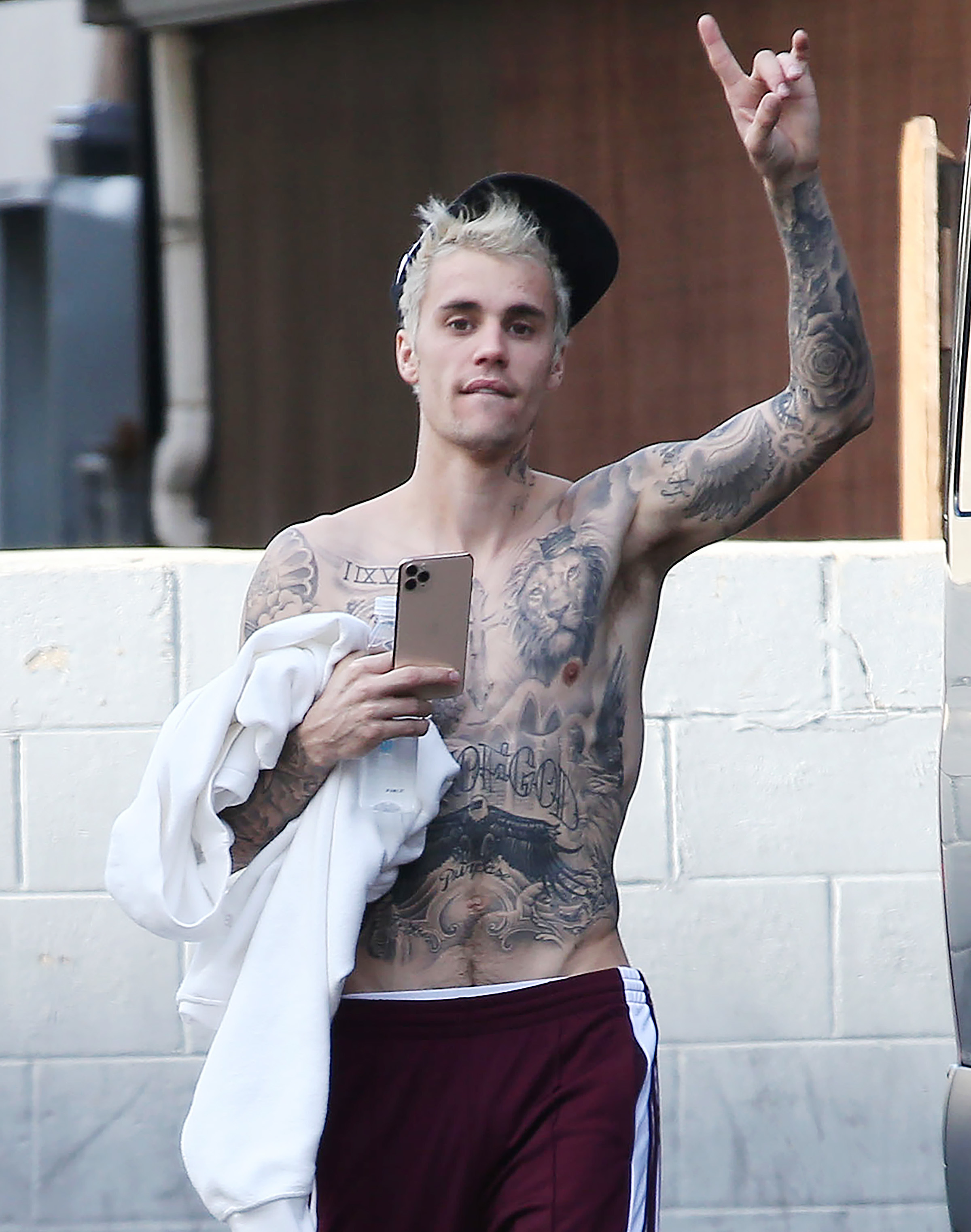 2400x3043   Распаковка Джастина Бибера Street Style | StyleCaster