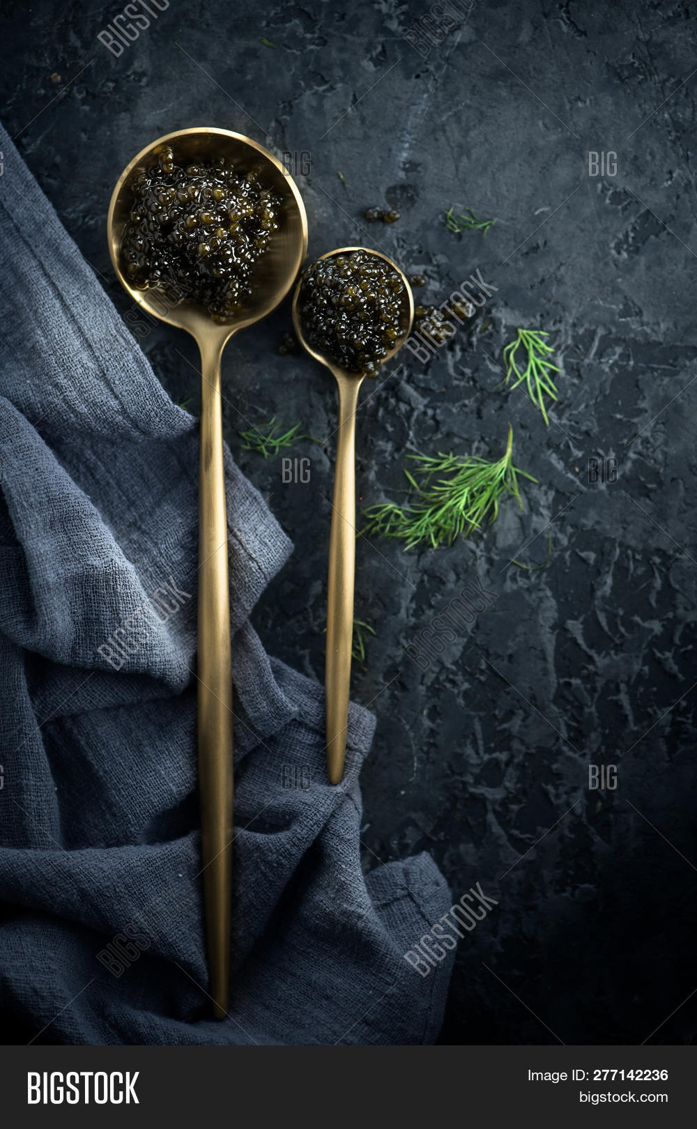 1000x1620  Черная ложка икры на изображении \ U0026 Фото (бесплатная пробная версия) | Бигсток