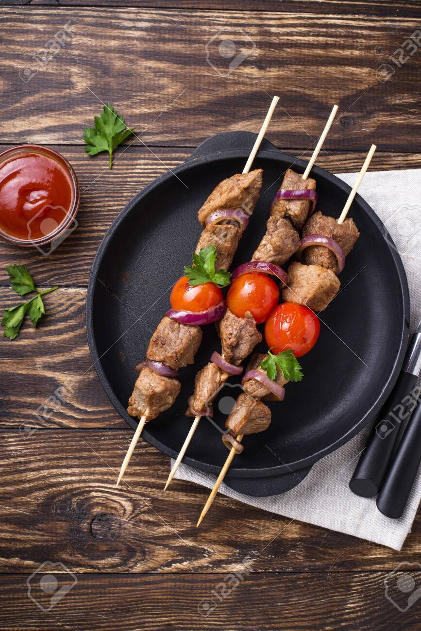867x1300  Жареный шашлык на гриле или шашлик с помидорами stock photo, picture и изображение без роялти. Изображение 124806779.