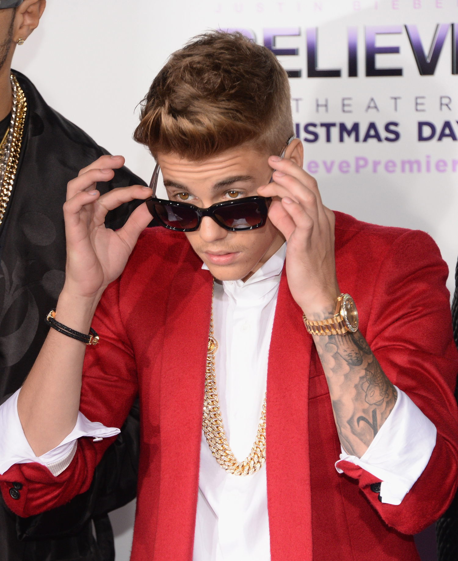 1500x1836   Джастин Бибер теперь носит 2 доллара 