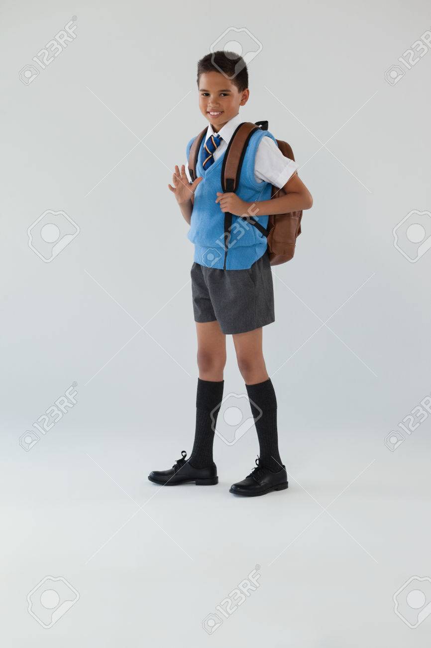 866x1300  Портрет школьного парня в школьной форме со школьной сумкой на белом фоне Stock Photo, Picture и REANTIONS FREE. Изображение 82492606.
