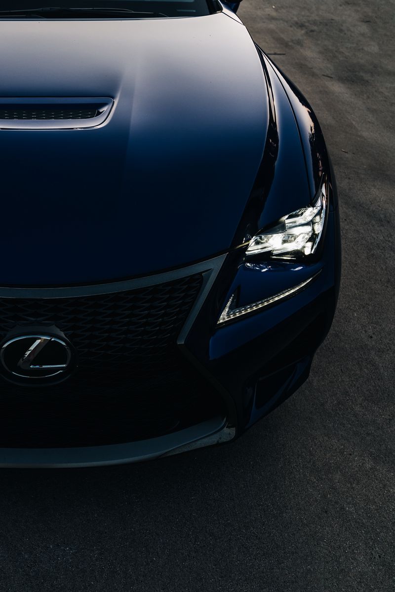 800x1200  Скачать обои 800x1200 Lexus RC F, Lexus, фара, капот, передний вид iPhone 4S/4 для Parallax HD фон