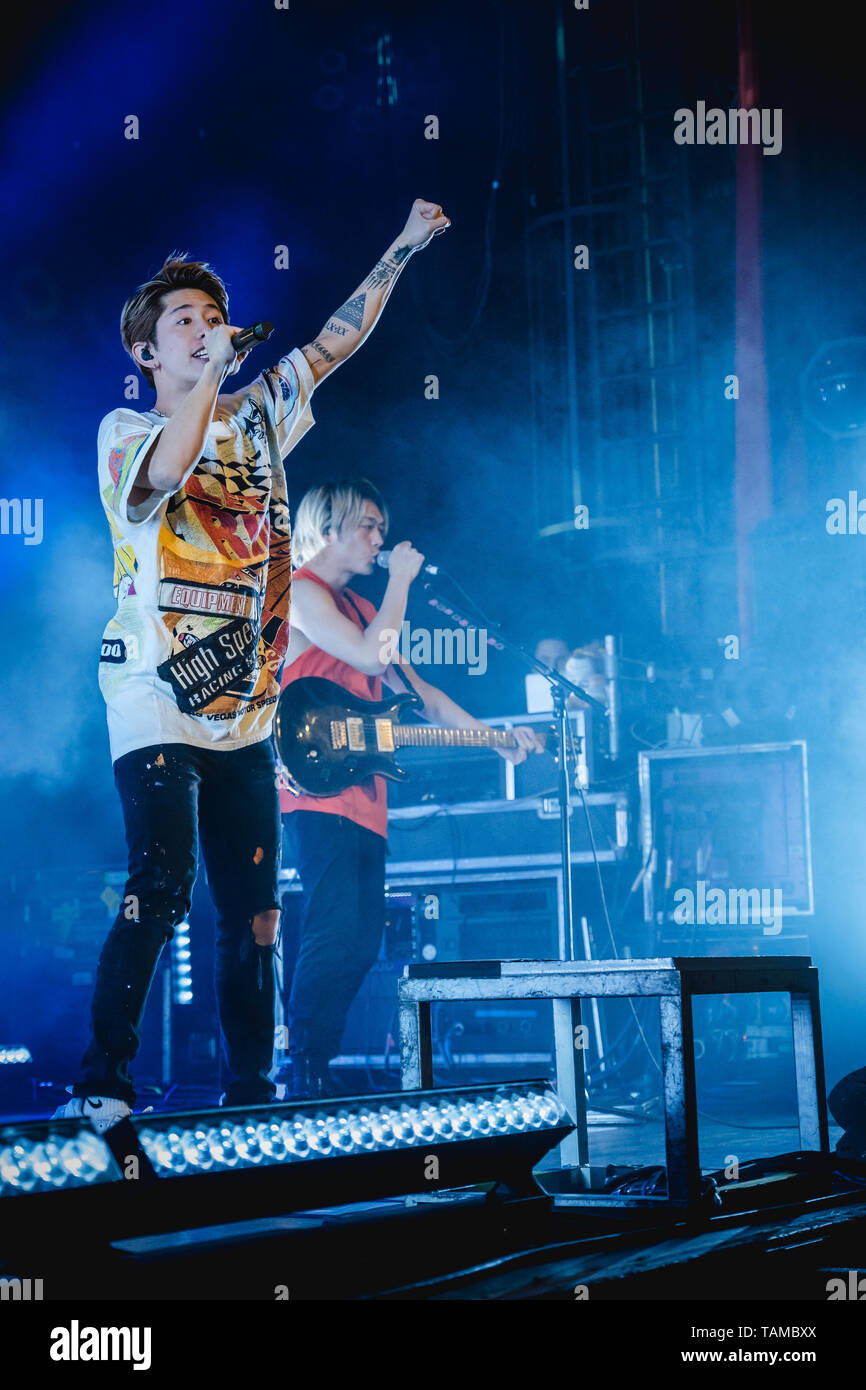 866x1390  Одна OK Rock Band Hi -Res Stock Photography и Images - Alamy