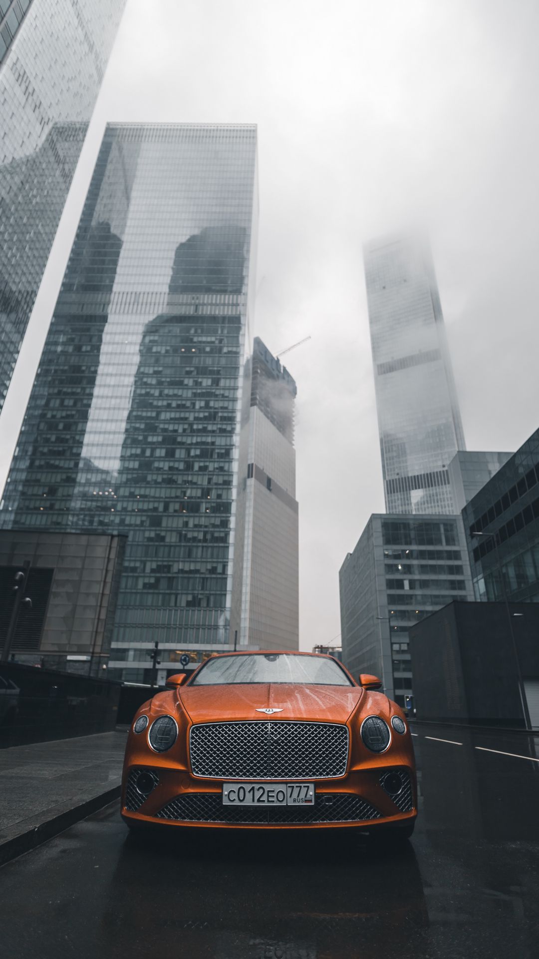 1080x1920  Скачать обои 1080x1920 Bentley Continental GT, Bentley, Car, Orange, Front View, город, здания Samsung Galaxy S4, S5, Note, Sony Xperia Z, Z1, Z2, Z3, HTC One, Lenovo Vibe HD фоновая фоновая фоновая
