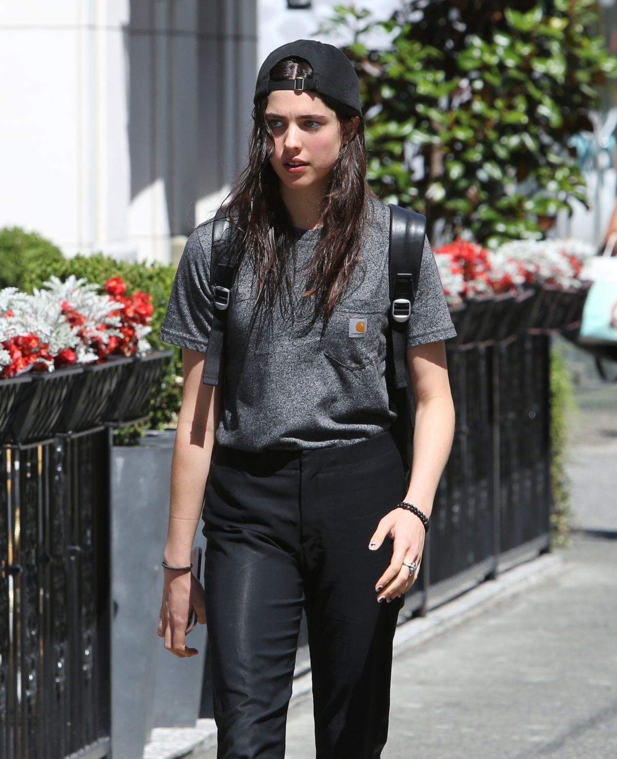 1200x1477  25+] обои Маргарет Qualley - обоие