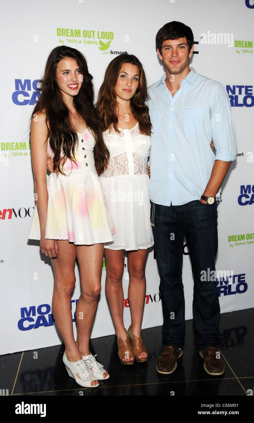 835x1390  Qualley, Rainey Qualley Im Ankunftsbereich für Monte-Carlo-Premiere, AMC Loews Lincoln Square Theatre, Нью-Йорк, Нью-Йорк.