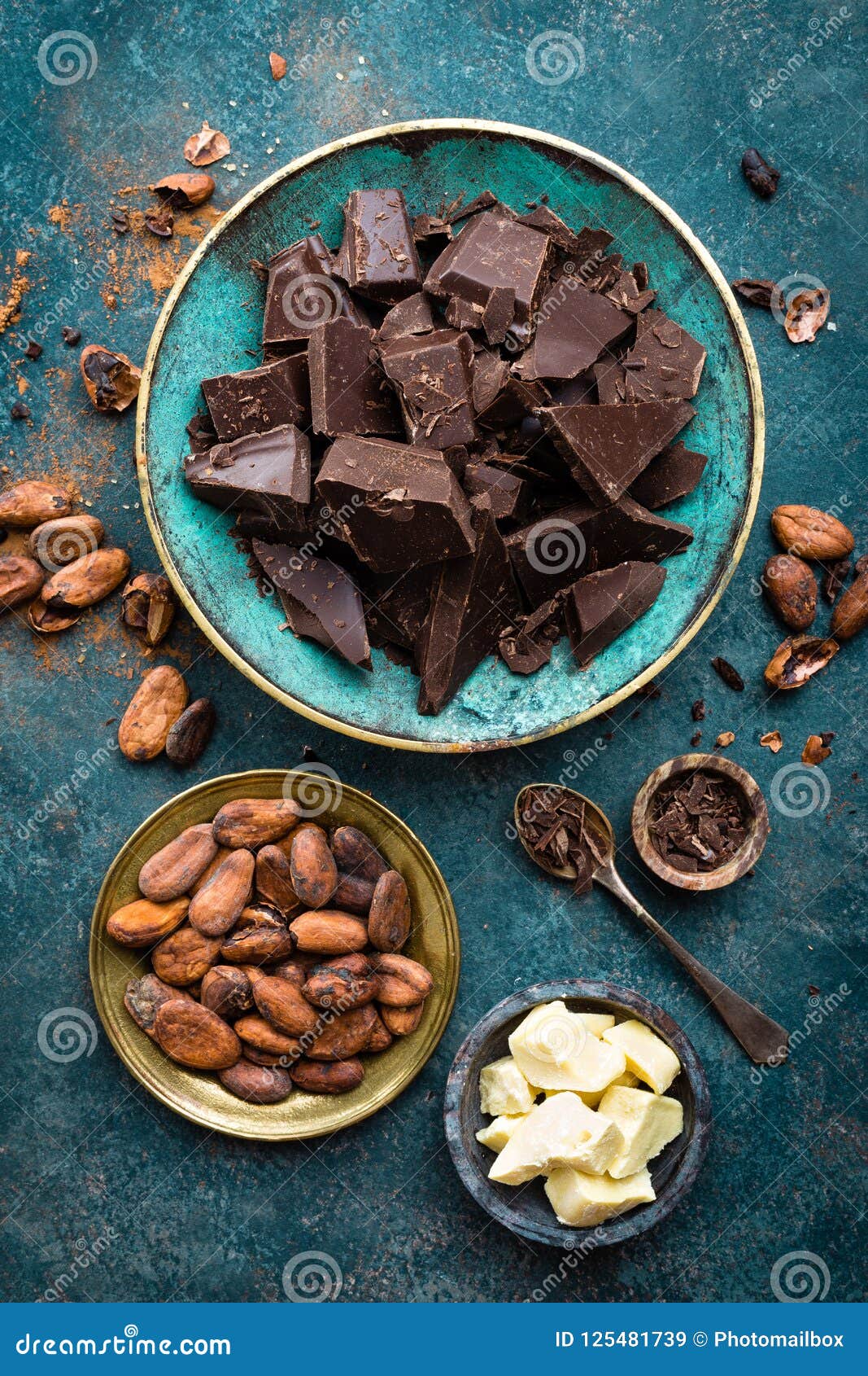1067x1690  Шоколад. Темные горькие шоколадные кусочки, масло какао, какао -порошок и какао -бобы Стоковое изображение - изображение измельченного, квартира: 125481739