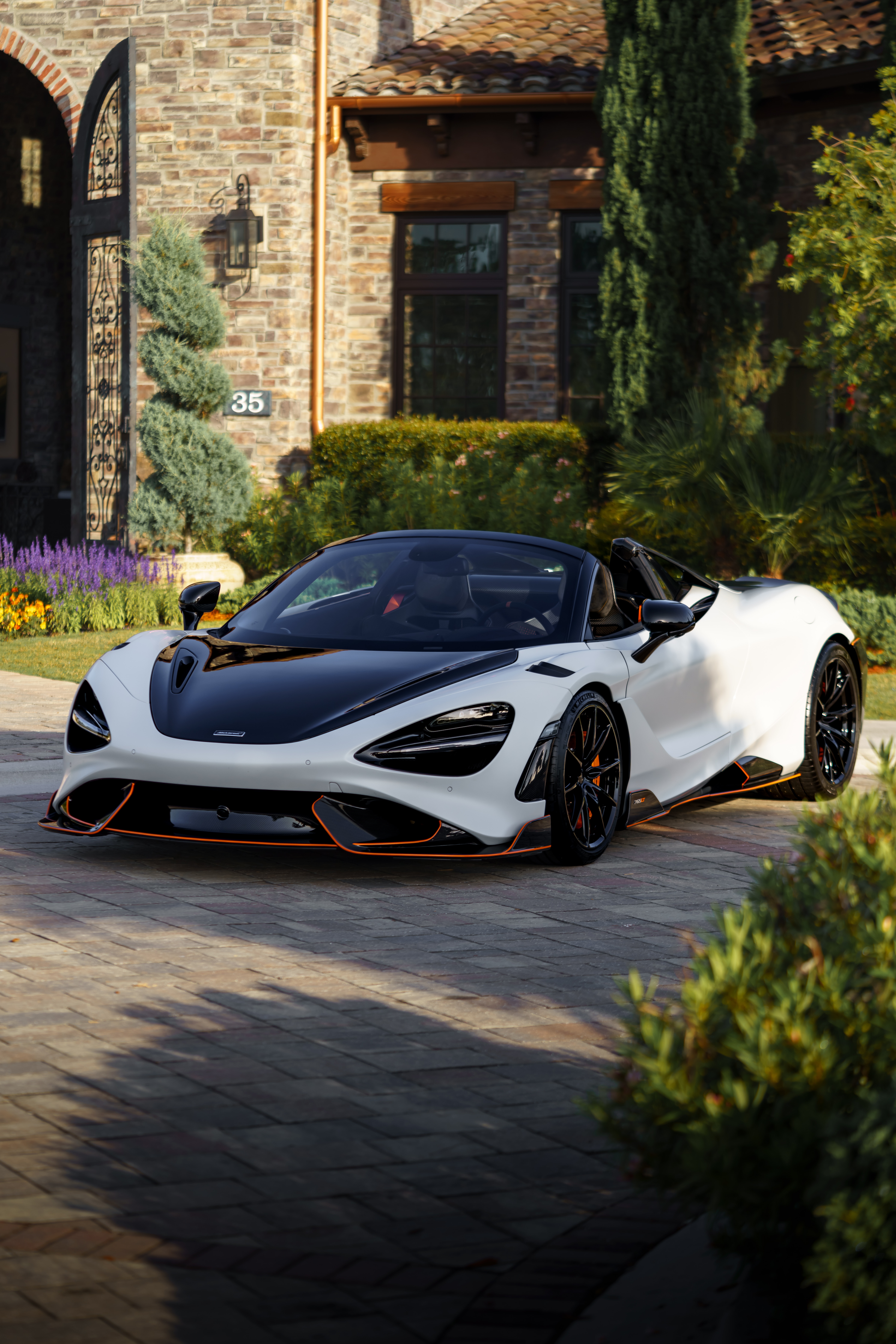 5965x8948  McLaren 765LT Pictures | Скачать бесплатные изображения на Unsplash