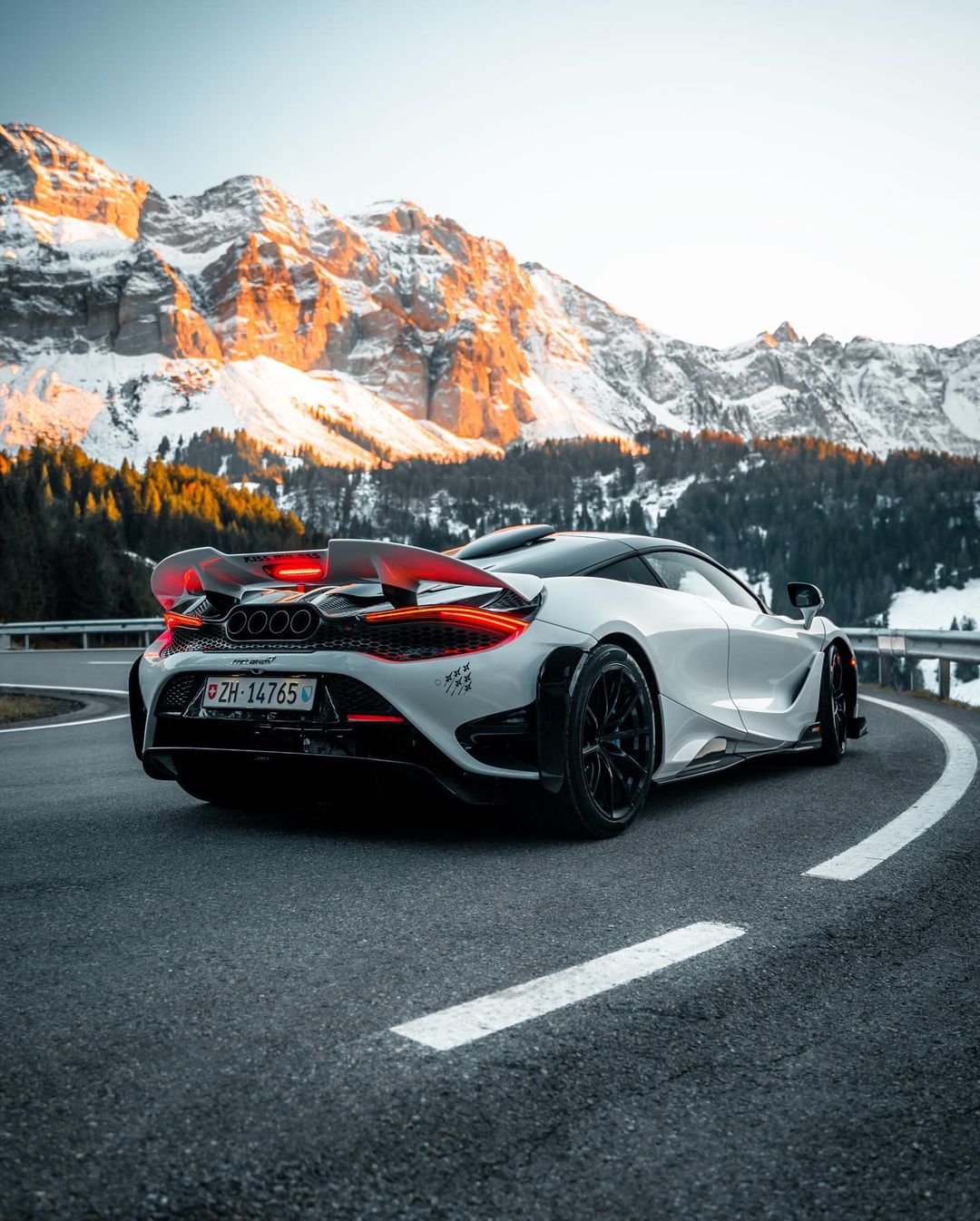 1080x1346  McLaren 765LT - Круг коллекционеров