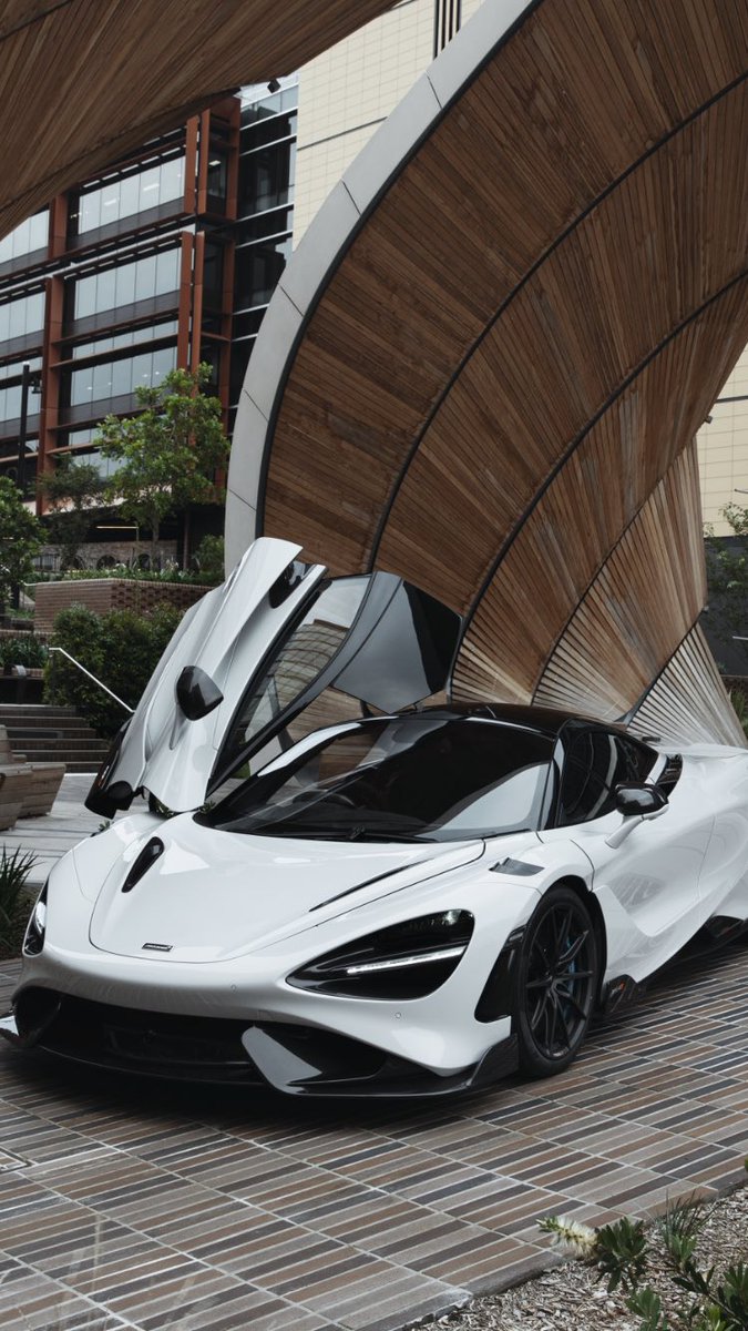 675x1200  McLaren 765LT Pictures | Скачать бесплатные изображения на Unsplash