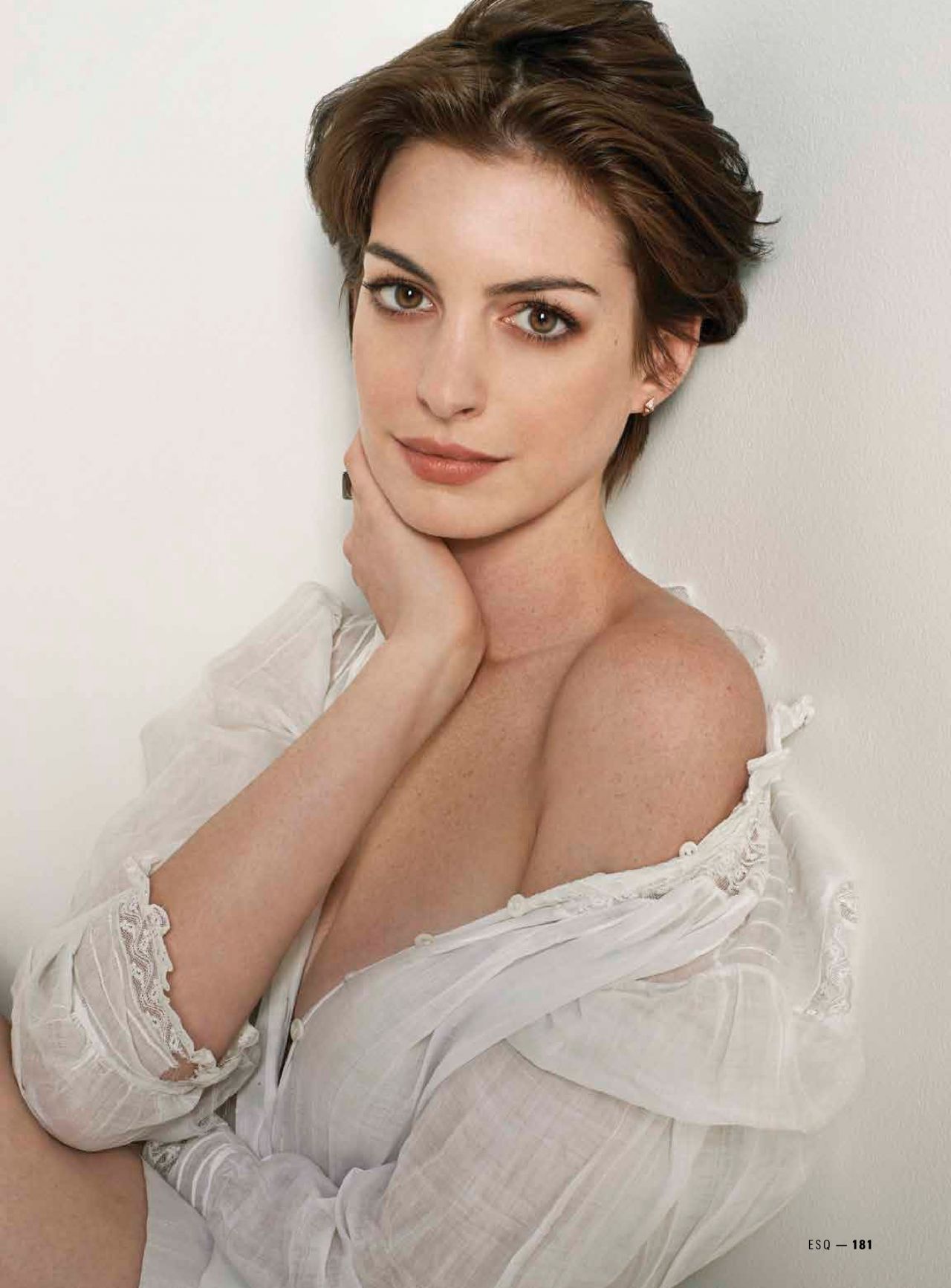 1280x1734  Anne Hathaway 05 1080x1920 iPhone 8/7/6 / 6S Plus обои фоновое изображение изображение