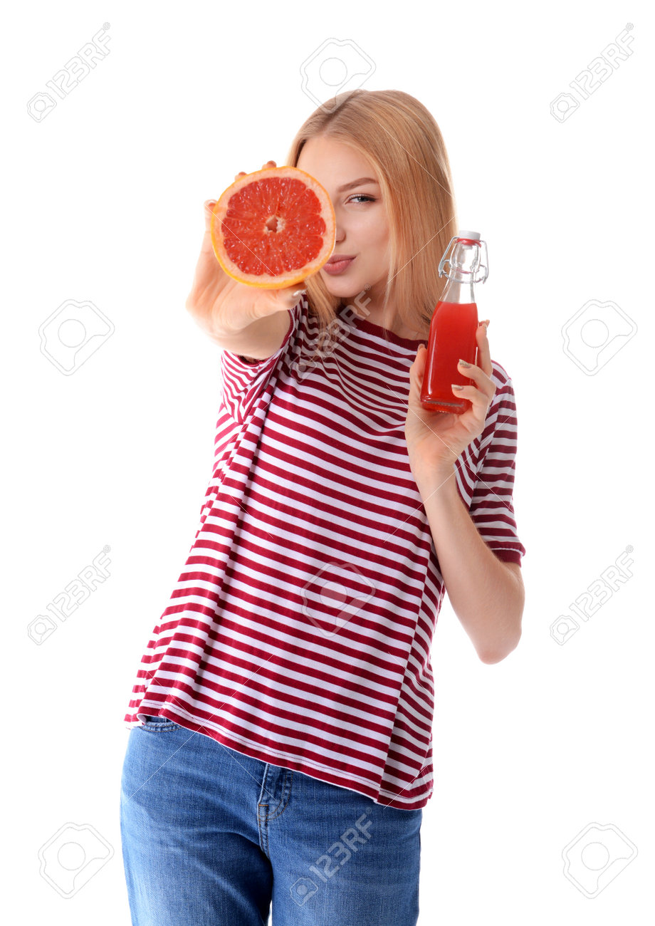 920x1300  Многофруктовый сок и свежие фрукты на столе на кухонном фоне крупным планом Stock Photo - Alamy