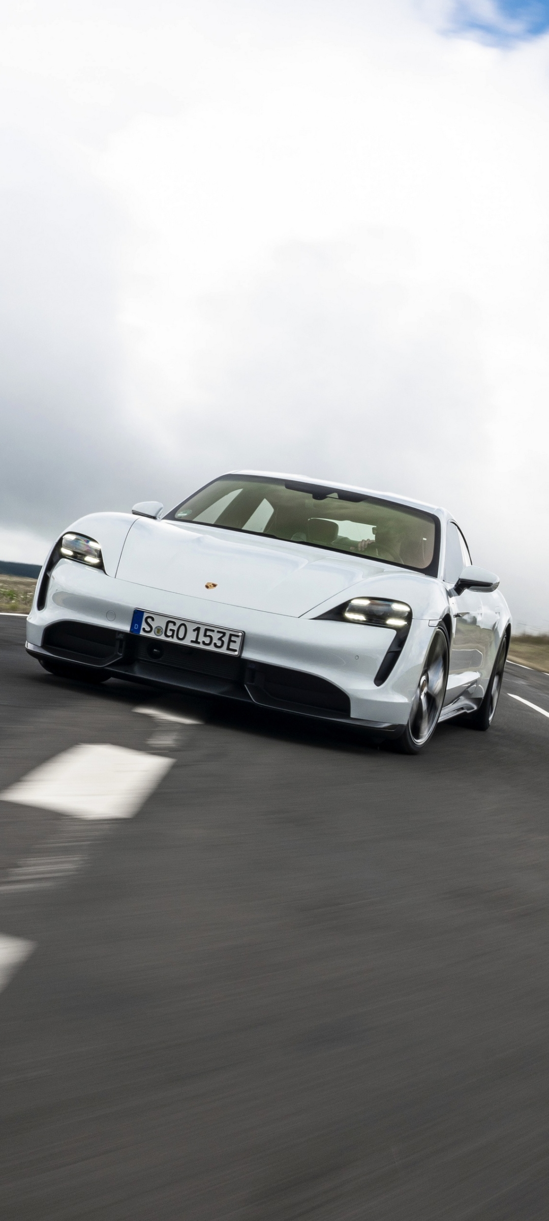 1080x2400  Porsche Taycan Turbo S Телефон обои - мобильная пропасть