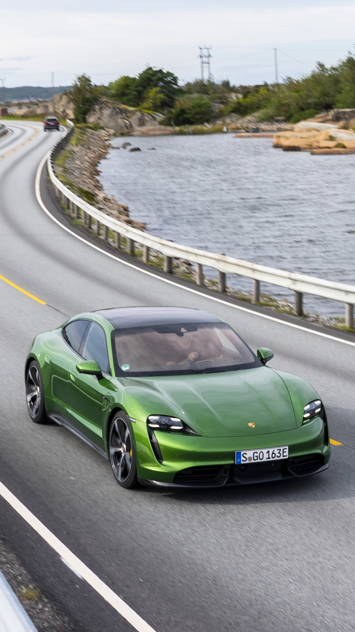 1440x2560  Обои идентификатор: 301748 / транспортные средства Porsche Taycan Turbo S Телефон обои, Porsche Taycan, Porsche, Green Car, 1440x3216 Скачать бесплатно