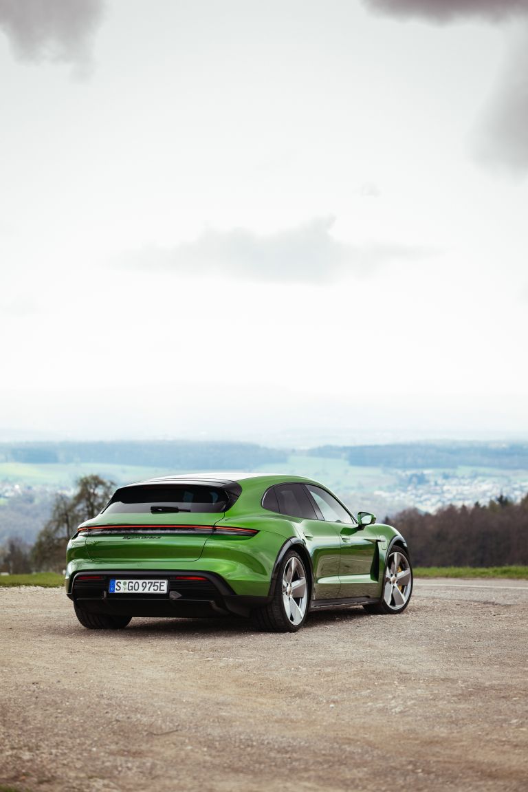 768x1151  Porsche Taycan