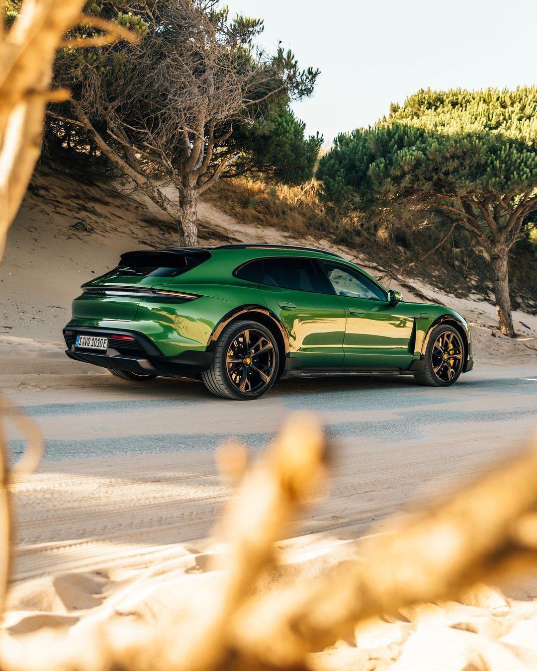 1080x1350  Porsche Taycan Pictures | Скачать бесплатные изображения на Unsplash