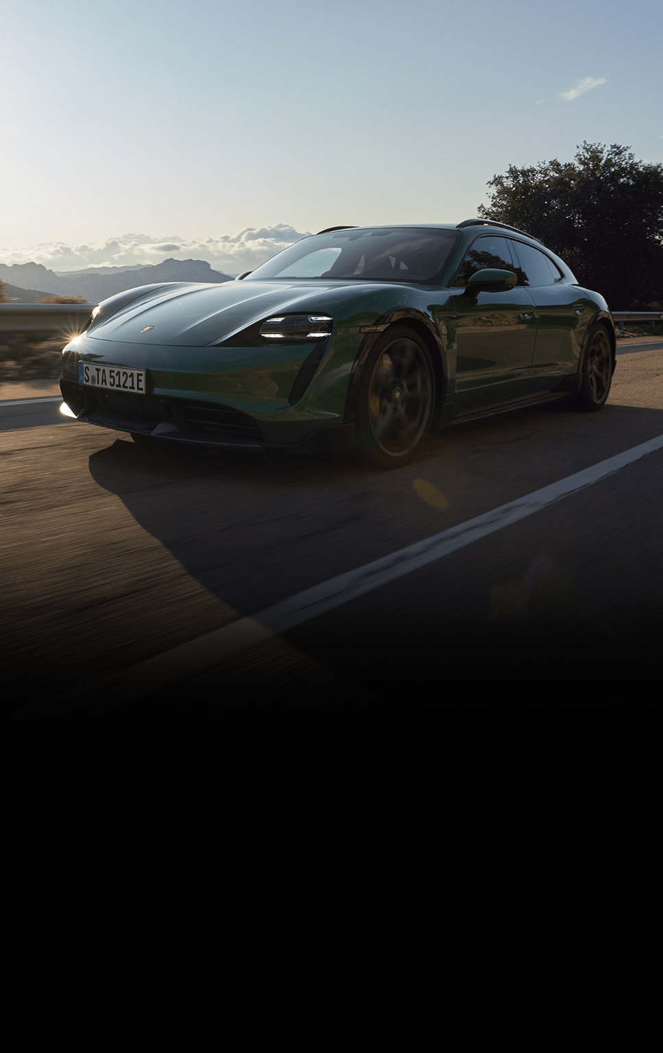 968x1536  Porsche Taycan Turbo S Hi -Res stock Photography и Images - Alamy