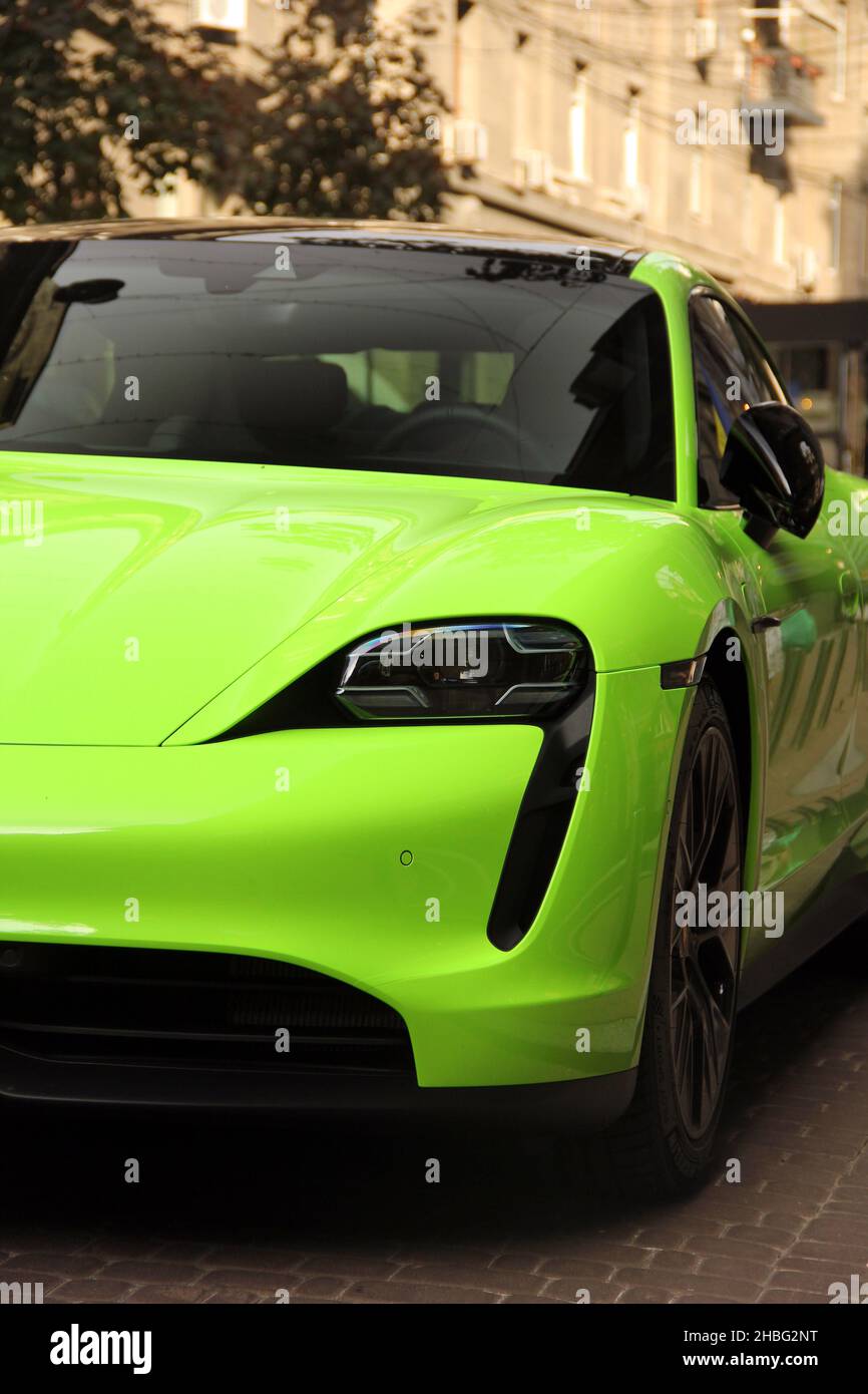 866x1390  Porsche Beachwood - #frontendfriday с участием Taycan Turbo S в вишне -красном металлике. #Porsche #taycan #porschetaycan #Soulelelexited #porschebeachwood | Facebook