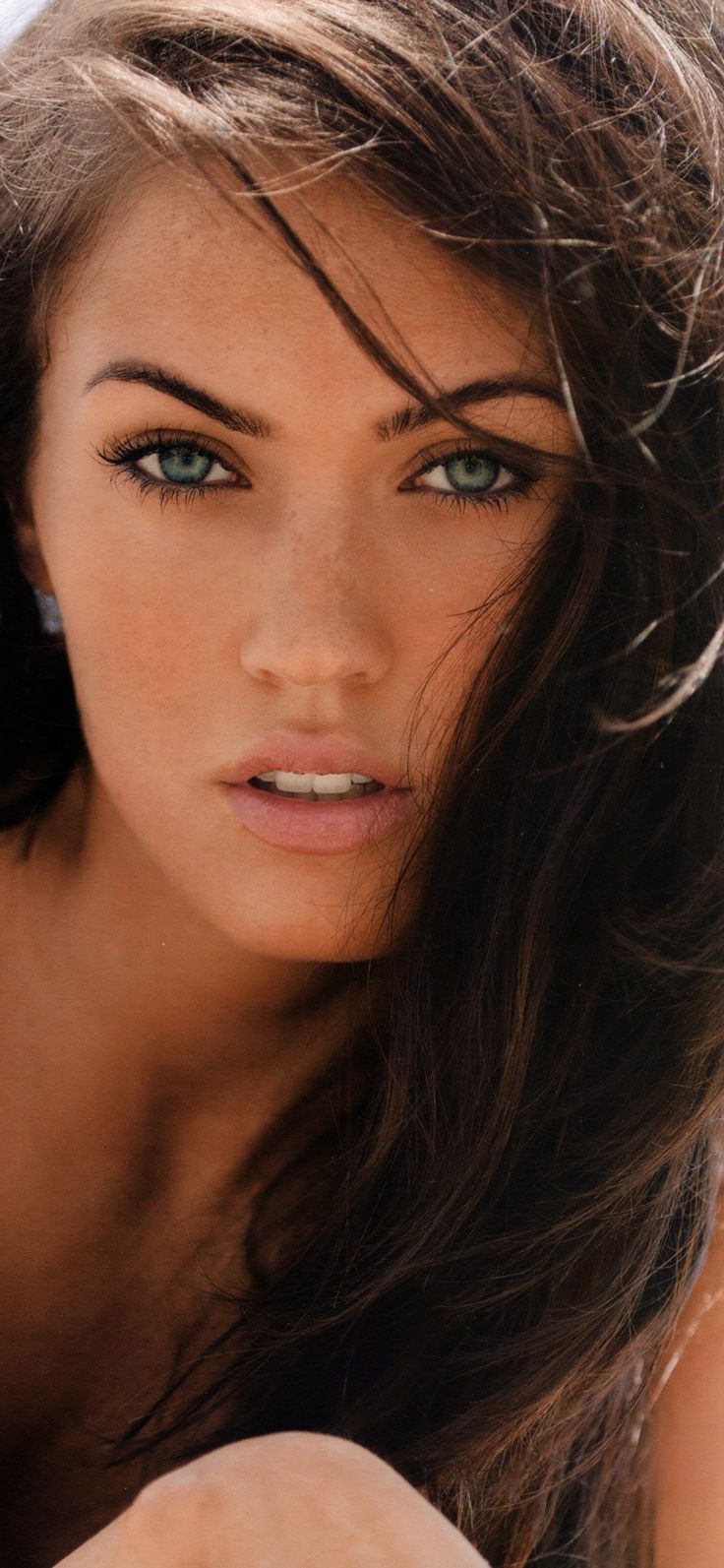 736x1593 Celebrity / Megan Fox (1080x1920) Обои для мобильных | Меган Фокс волосы Меган Фокс лицо Меган Фокс фото 